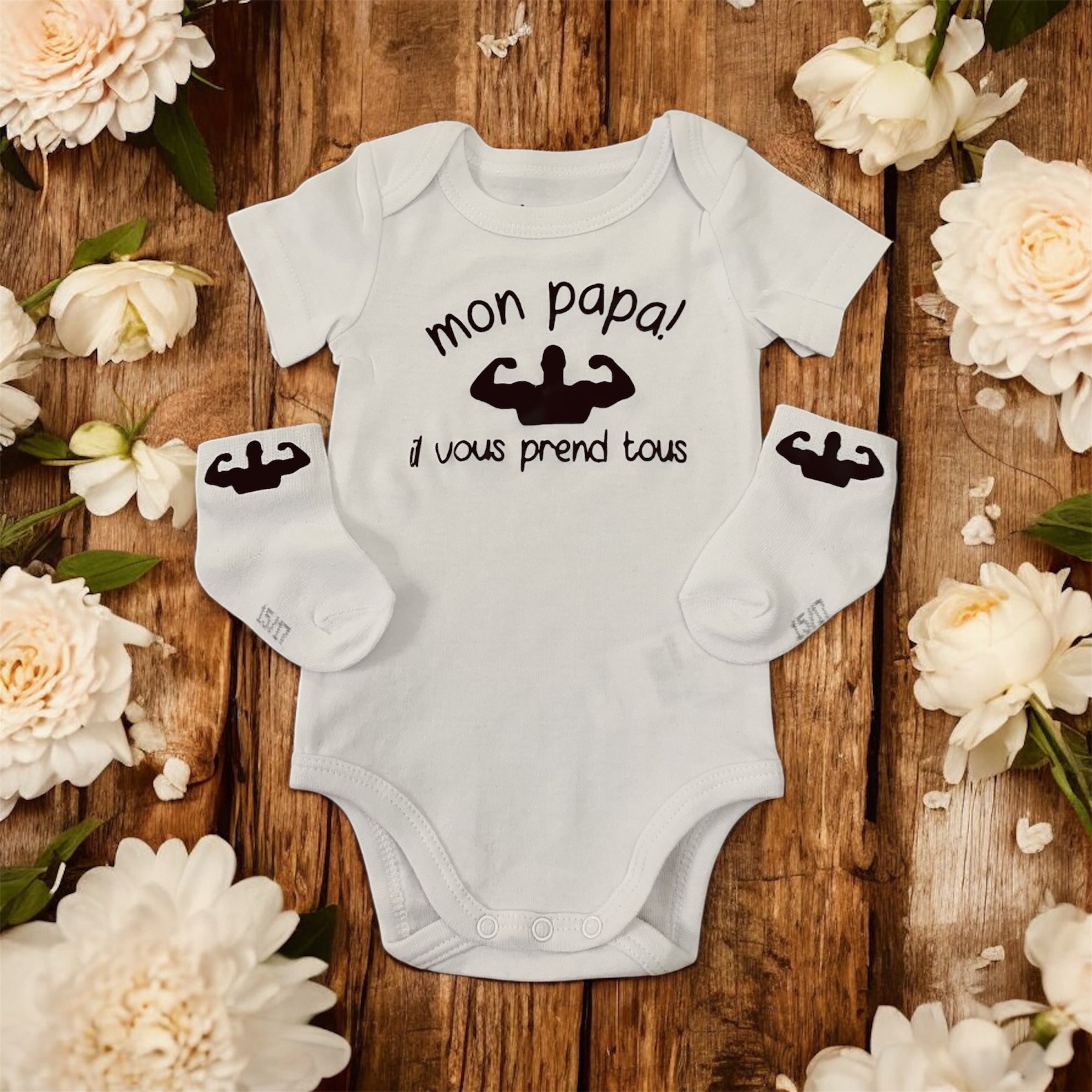 Body bébé “Mon papa il vous prend tous” + chaussettes assorties – Cadeau naissance original – Idée cadeau papa bébé