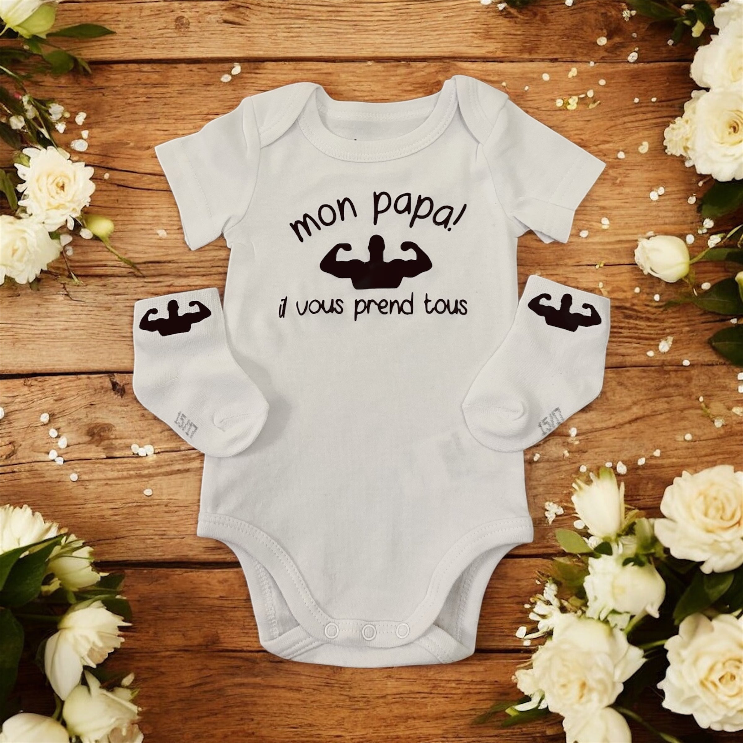 Body bébé “Mon papa il vous prend tous” + chaussettes assorties – Cadeau naissance original – Idée cadeau papa bébé