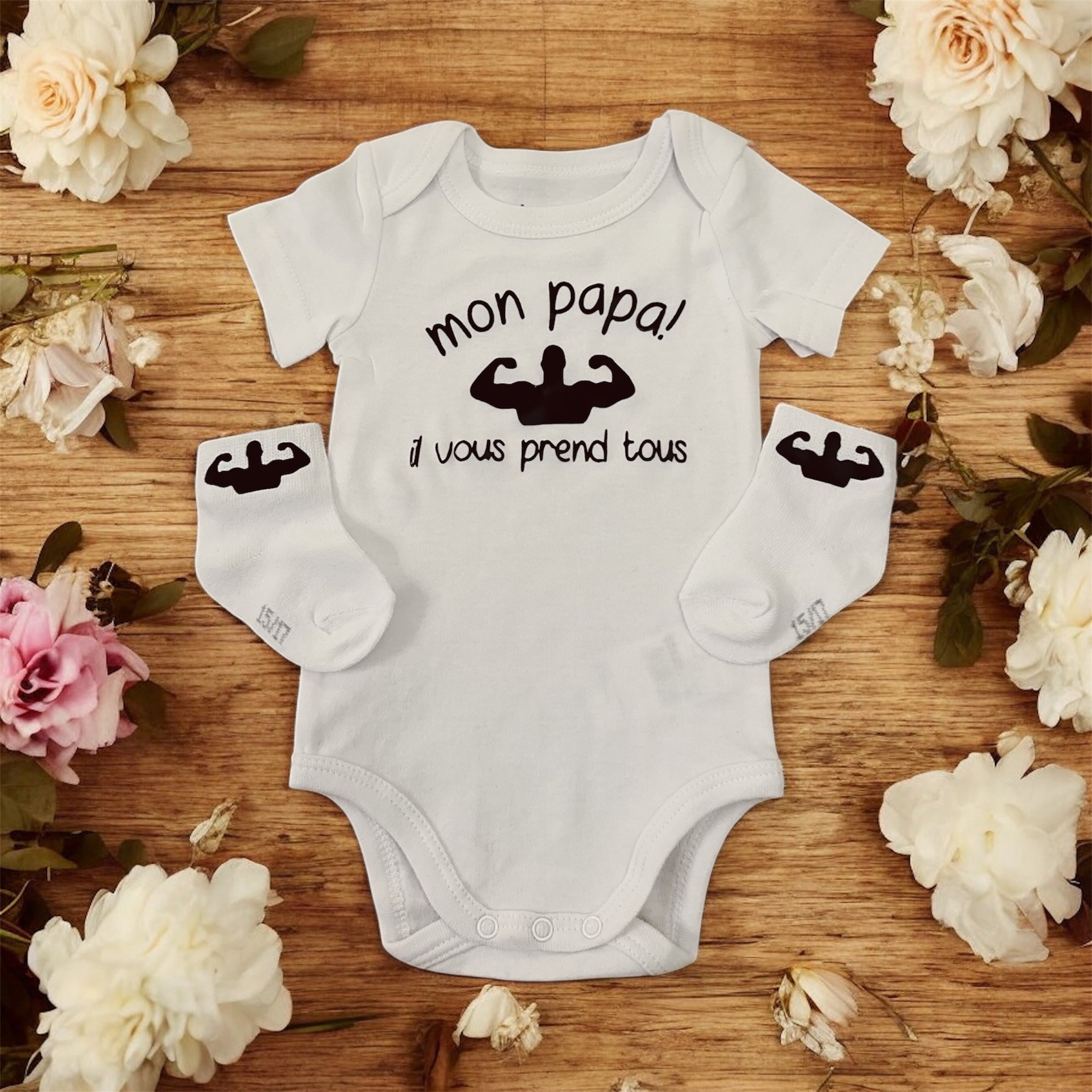 Body bébé “Mon papa il vous prend tous” + chaussettes assorties – Cadeau naissance original – Idée cadeau papa bébé