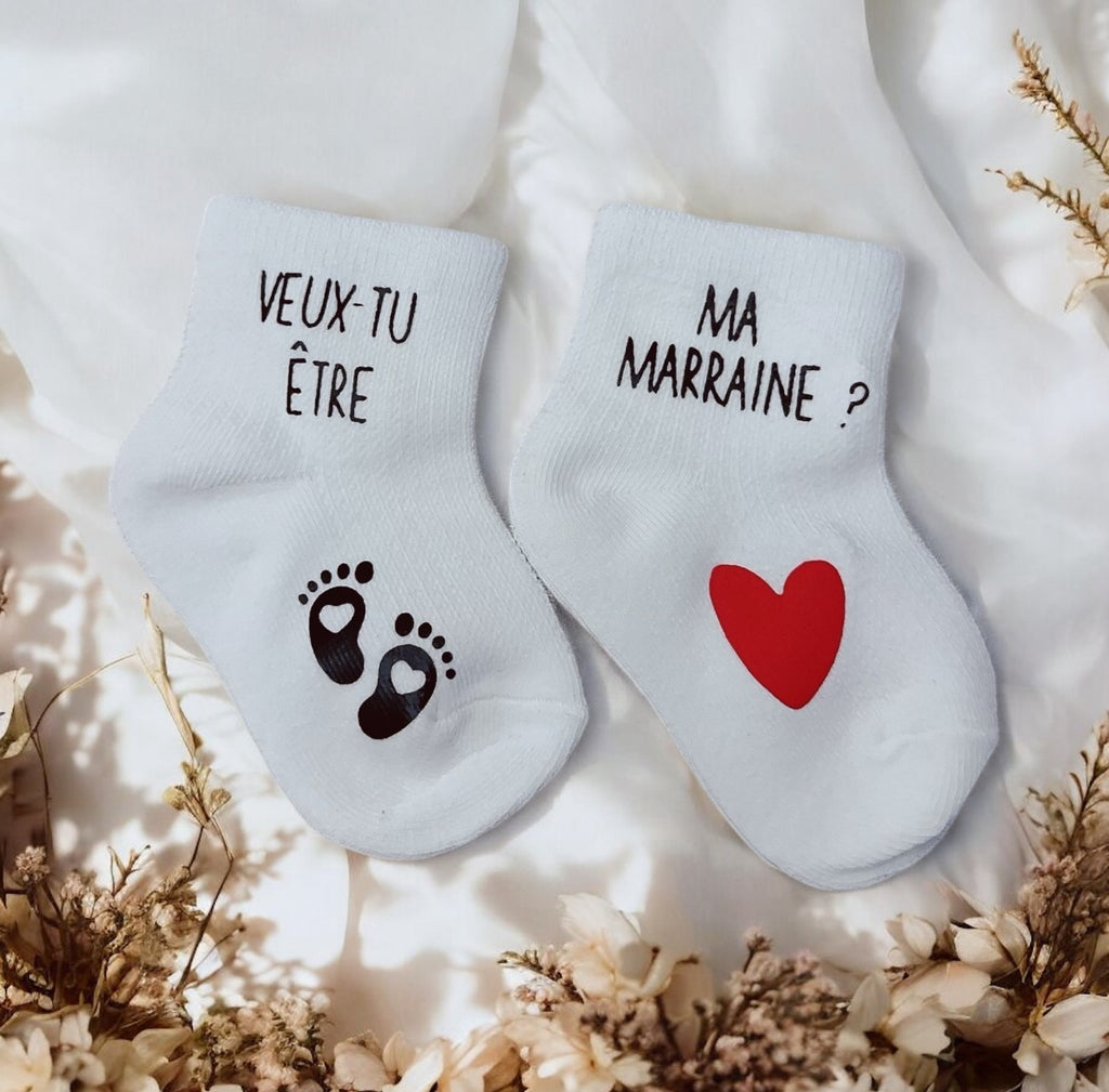 Chaussettes bébé personnalisées “Veux-tu être ma marraine ?” – Cadeau annonce marraine original