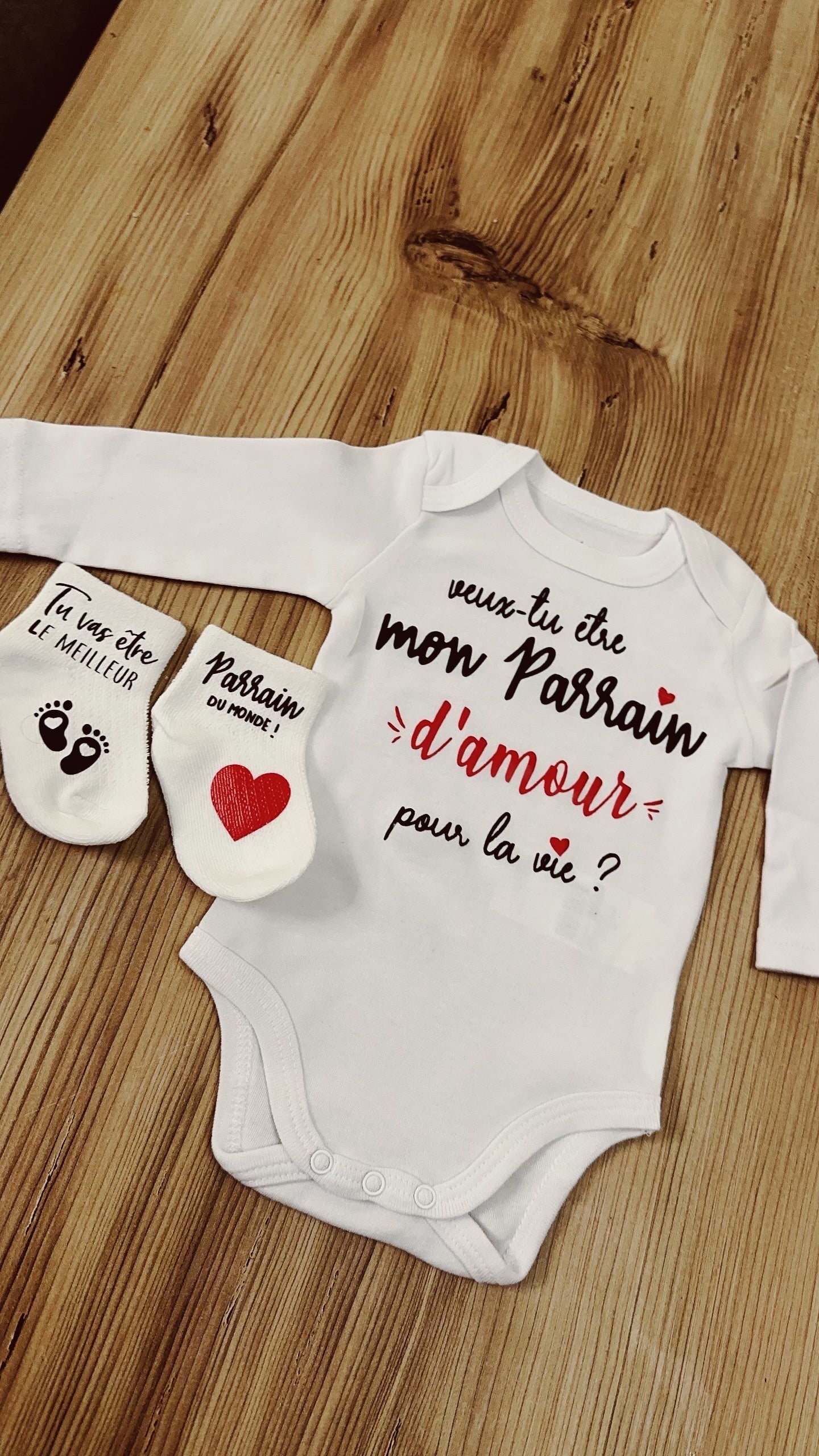 Ensemble bébé “Veux-tu être mon parrain  d’amour pour la vie ?” – Body à message et chaussettes assorties | Cadeau annonce grossesse demande parrain original