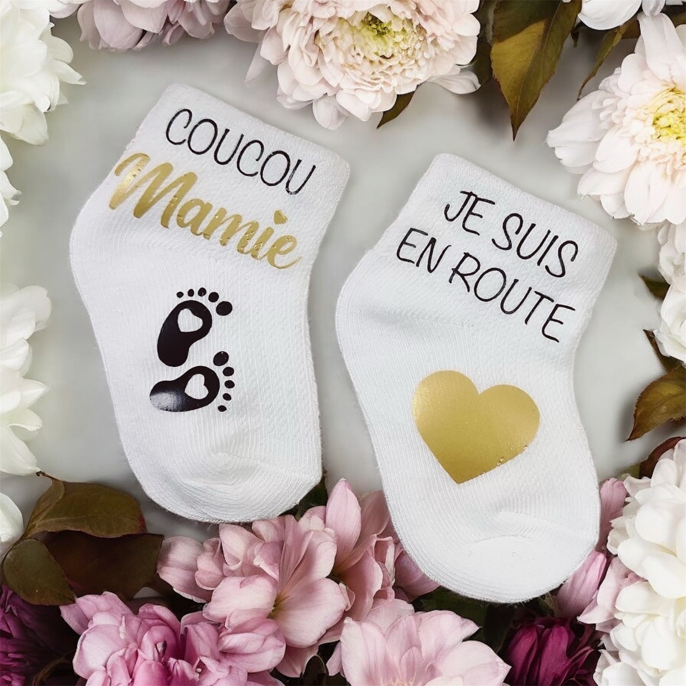🧦 Chaussettes annonce grossesse – “Coucou Mamie, je suis en route 💛” | Cadeau futur grand-parent original
