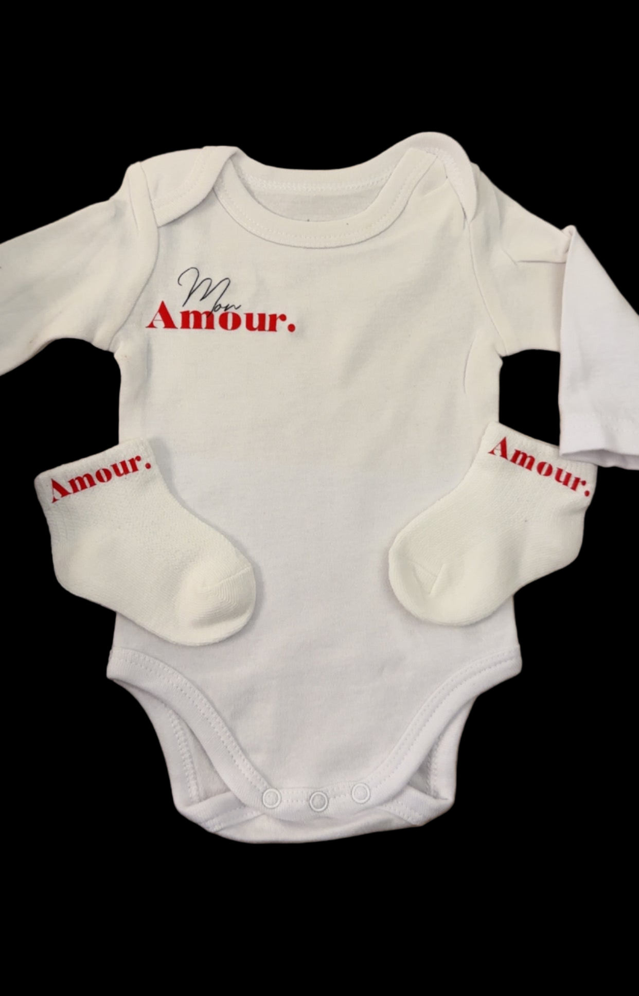 👶 Ensemble bébé « Mon Amour. » ❤️ – Body manches longues + chaussettes assorties – Cadeau naissance chic et minimaliste mixte