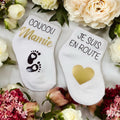 🧦 Chaussettes annonce grossesse – “Coucou Mamie, je suis en route 💛” | Cadeau futur grand-parent original