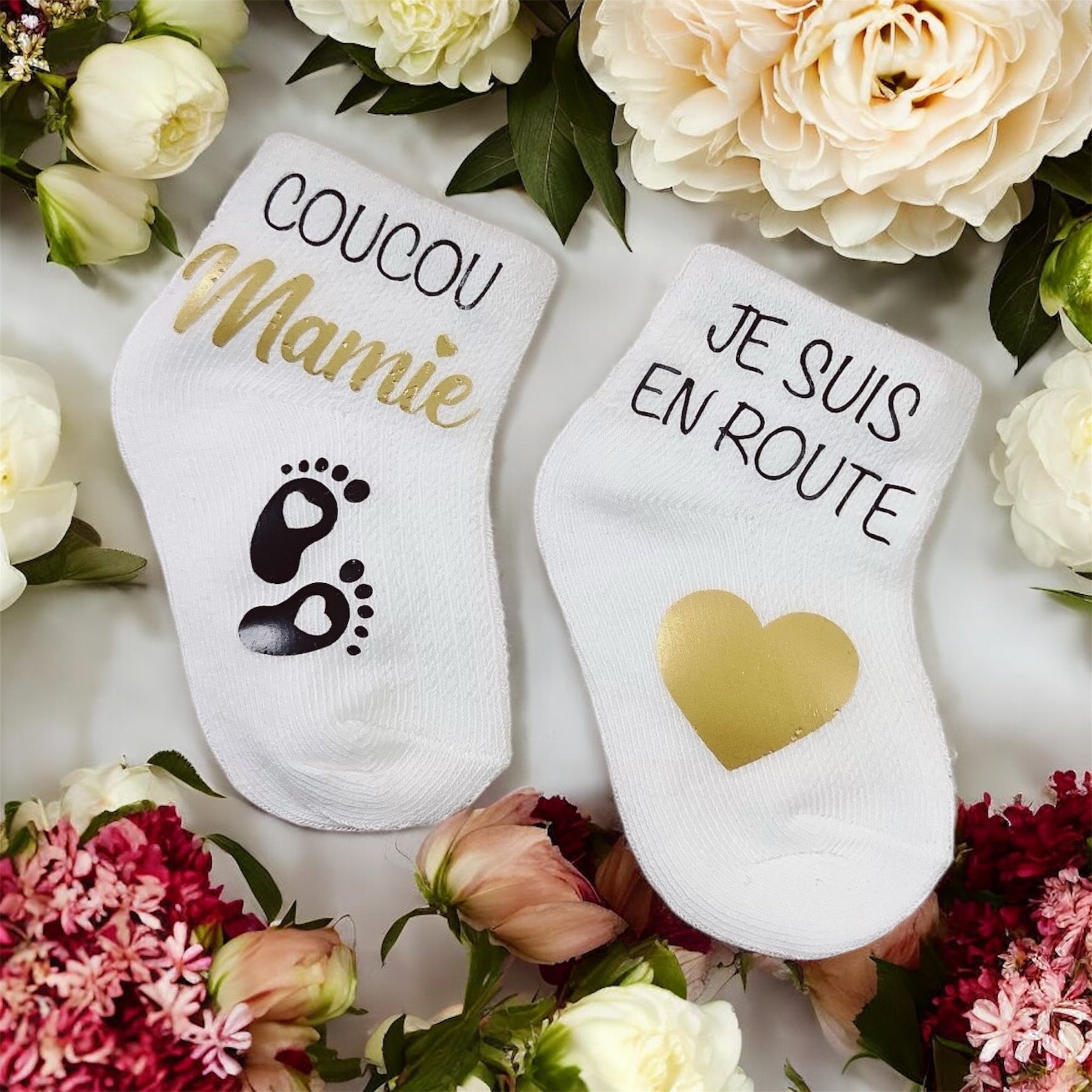 🧦 Chaussettes annonce grossesse – “Coucou Mamie, je suis en route 💛” | Cadeau futur grand-parent original