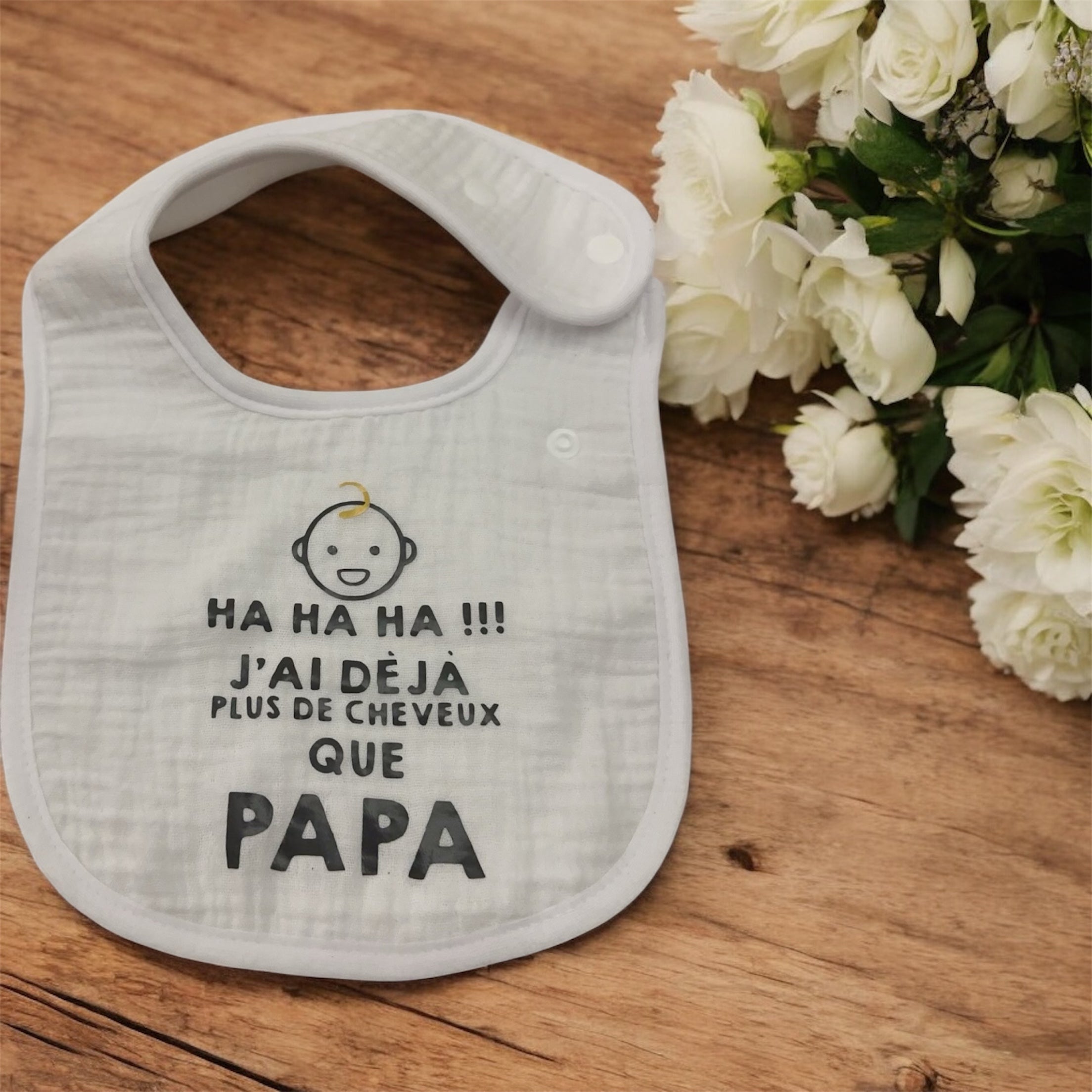 🍼 Bavoir humoristique bébé – “Ha ha ha !!! J’ai déjà plus de cheveux que Papa” 😂 | Cadeau naissance original