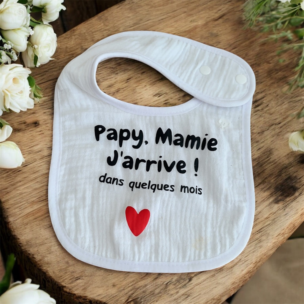 🍼 Bavoir annonce grossesse “Papy, Mamie j’arrive dans quelques mois” ❤️ – Cadeau futur grands-parents original