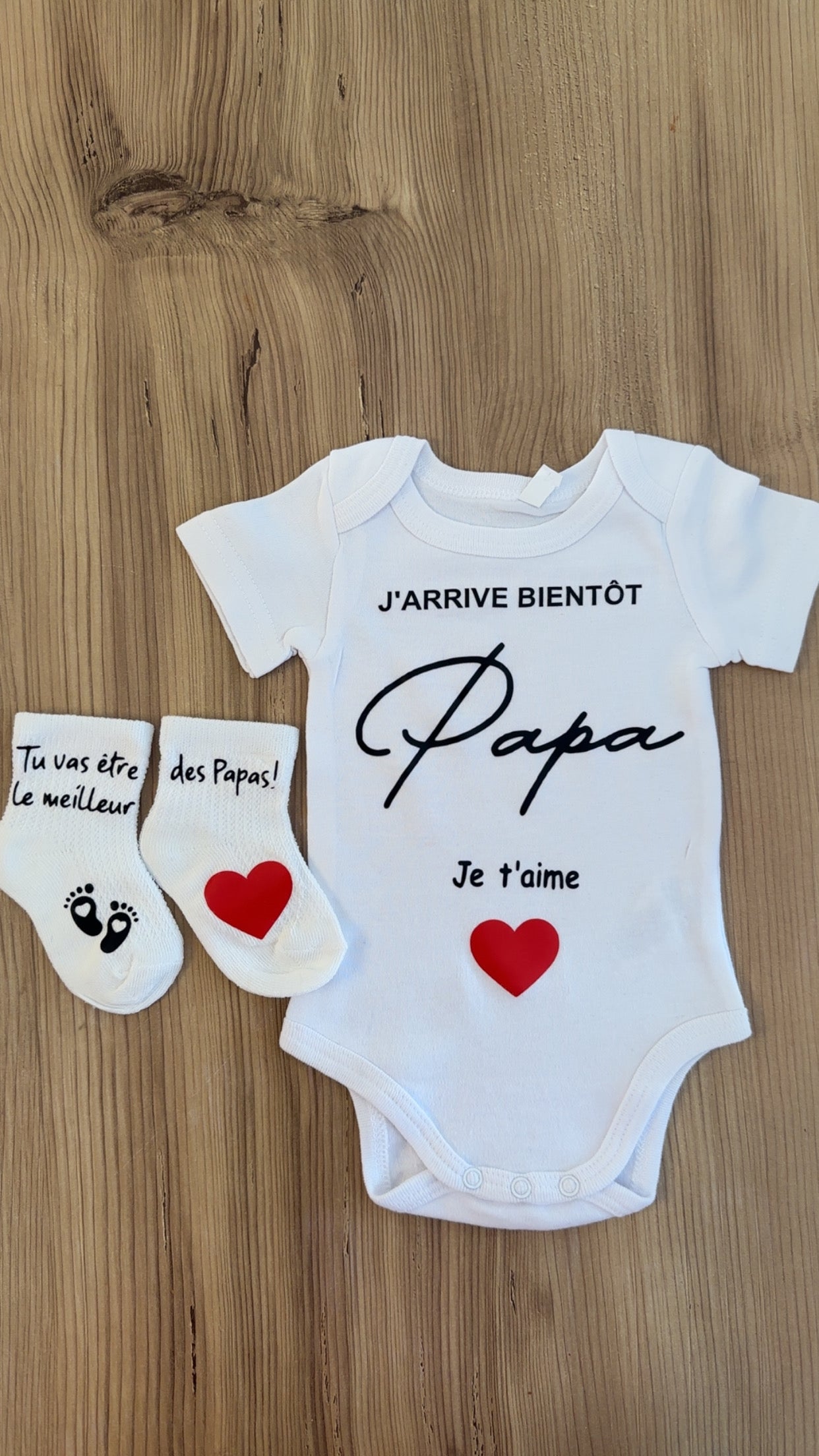 Annonce grossesse Papa – Body bébé + Chaussettes personnalisées | Cadeau futur papa | J’arrive bientôt Papa, je t’aime ❤️