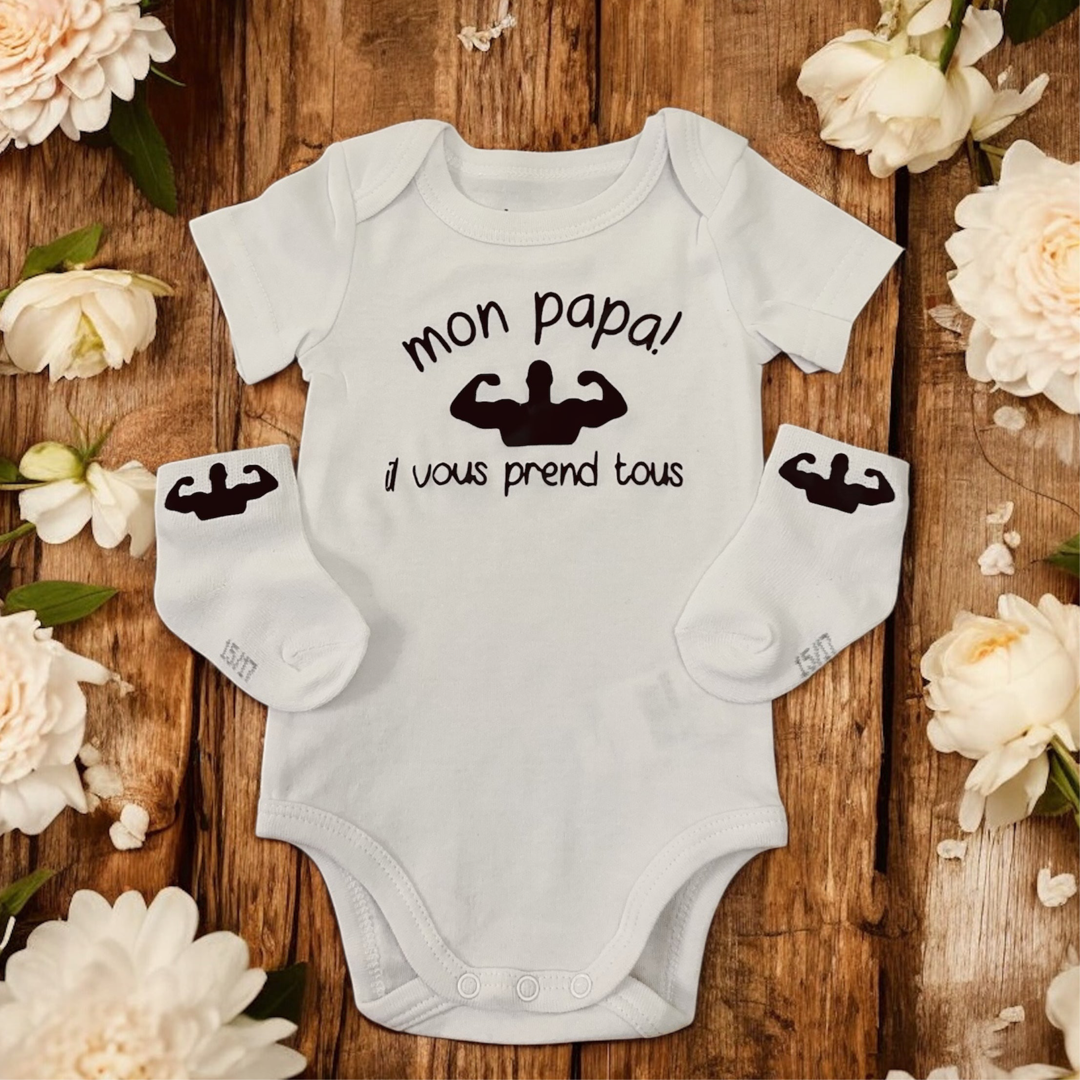 Body bébé “Mon papa il vous prend tous” + chaussettes assorties – Cadeau naissance original – Idée cadeau papa bébé