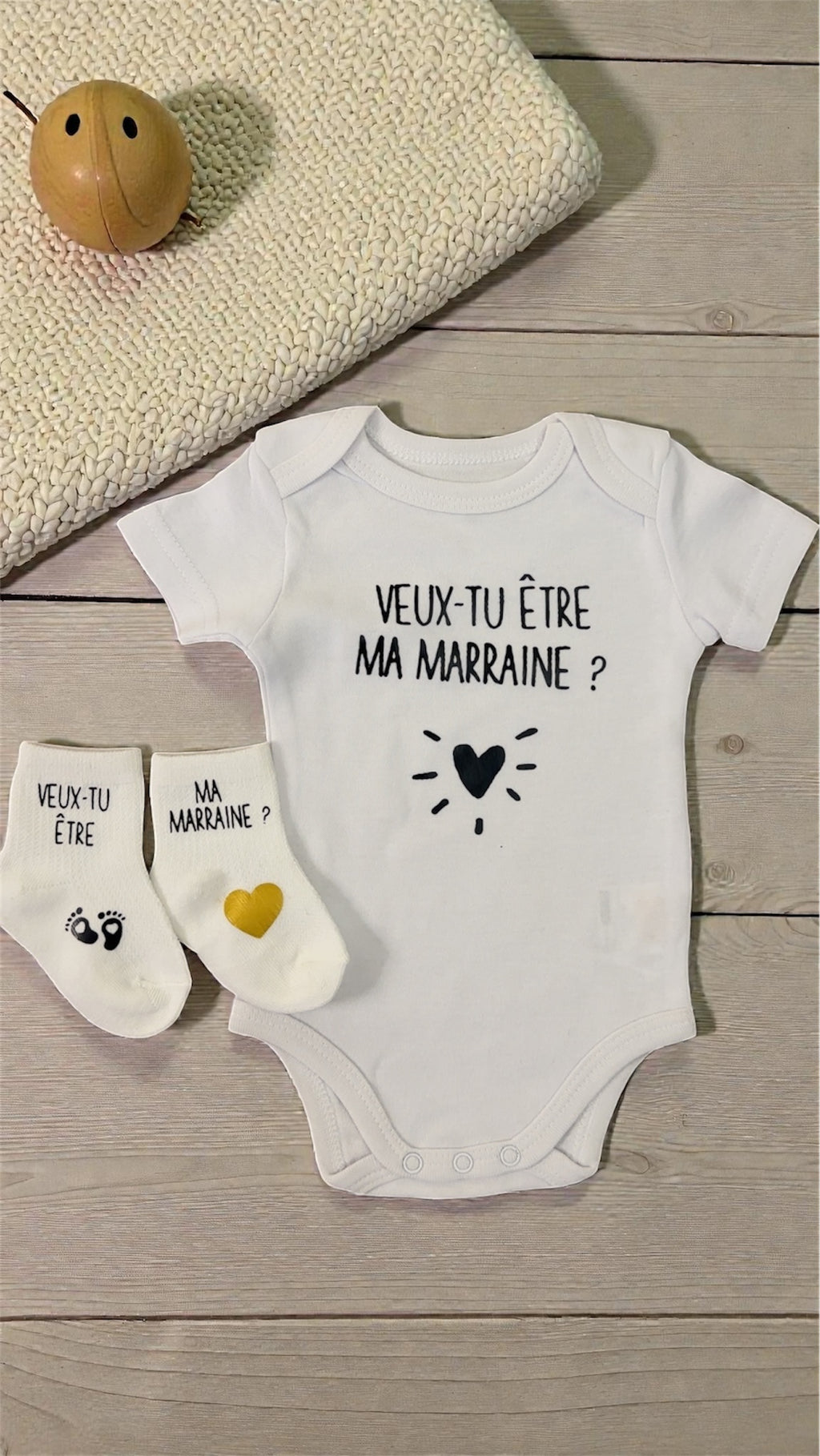 Ensemble bébé bodie et chaussette “Veux-tu être ma marraine ?” – Body à message et chaussettes assorties | Cadeau annonce grossesse demande marraine annonce grooriginal