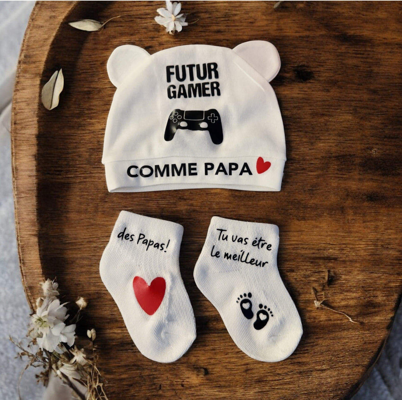 Ensemble Bébé “Futur Gamer comme Papa” 👶🎮 – Bonnet + Chaussettes Annonce de Grossesse Originales