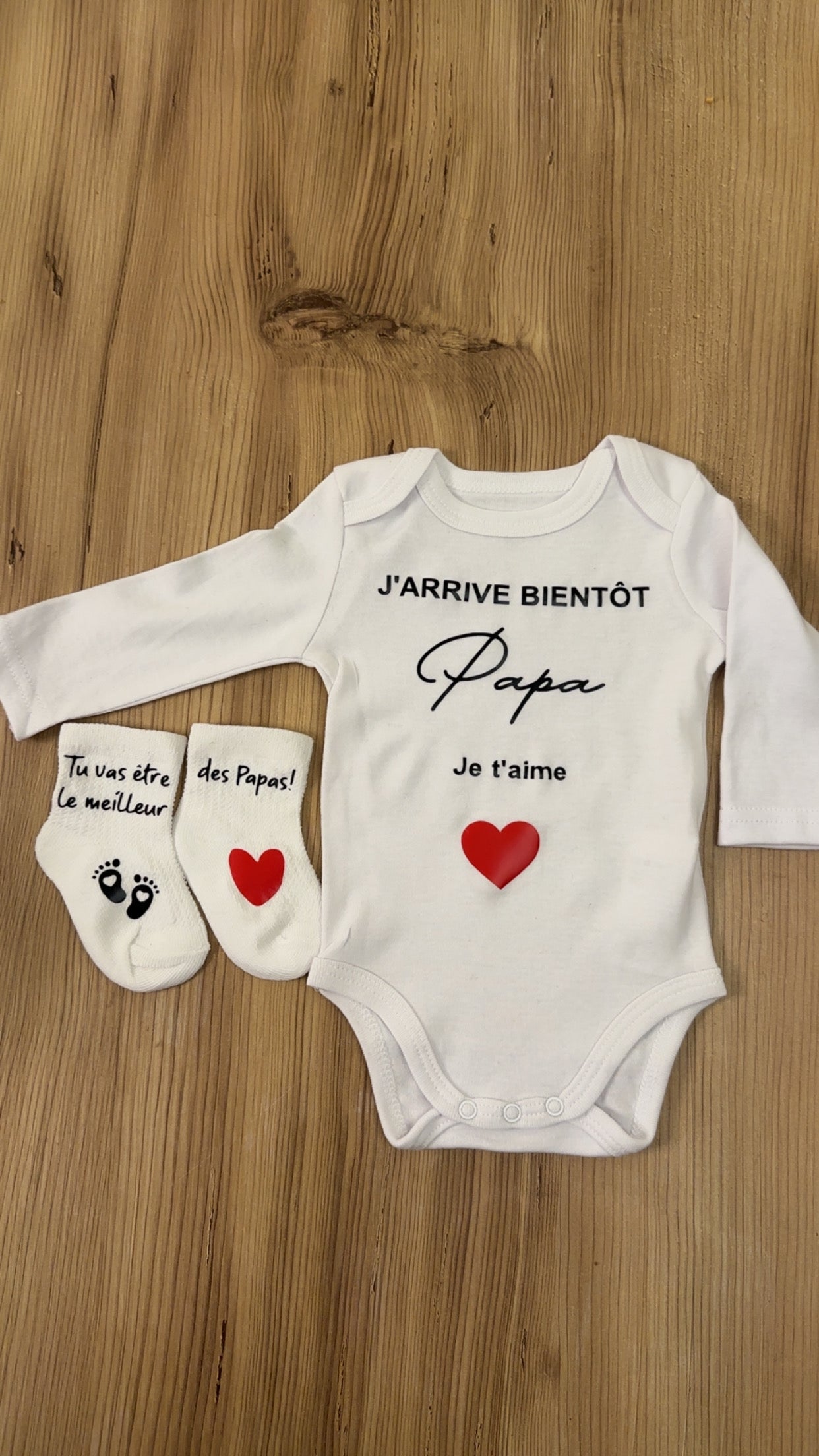 Annonce grossesse Papa – Body bébé + Chaussettes personnalisées | Cadeau futur papa | J’arrive bientôt Papa, je t’aime ❤️
