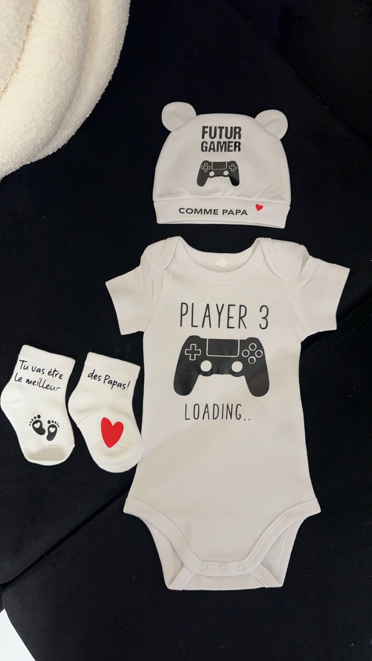 Ensemble naissance “Futur Gamer comme Papa” – Body, bonnet et chaussons bébé | Cadeau original annonce grossesse papa geek