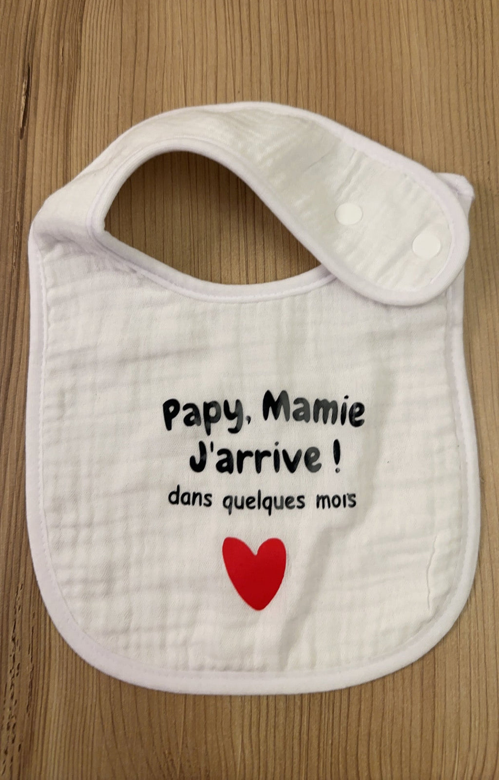 🍼 Bavoir annonce grossesse “Papy, Mamie j’arrive dans quelques mois” ❤️ – Cadeau futur grands-parents original