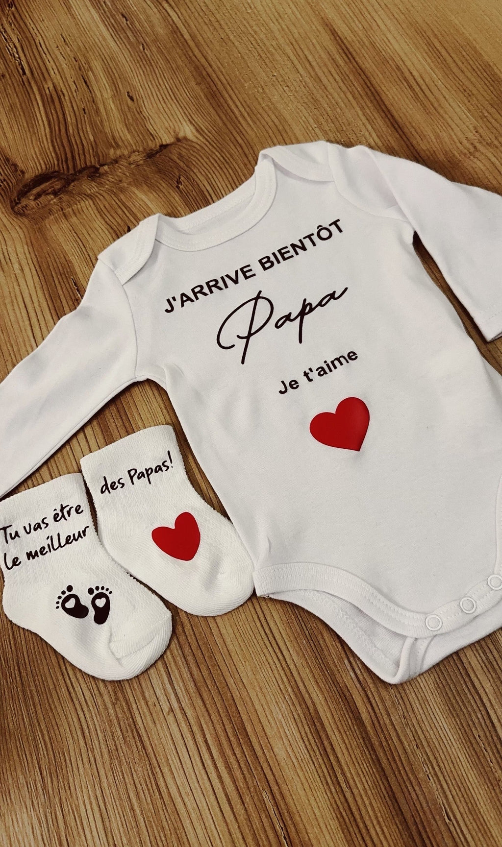 Annonce grossesse Papa – Body bébé + Chaussettes personnalisées | Cadeau futur papa | J’arrive bientôt Papa, je t’aime ❤️
