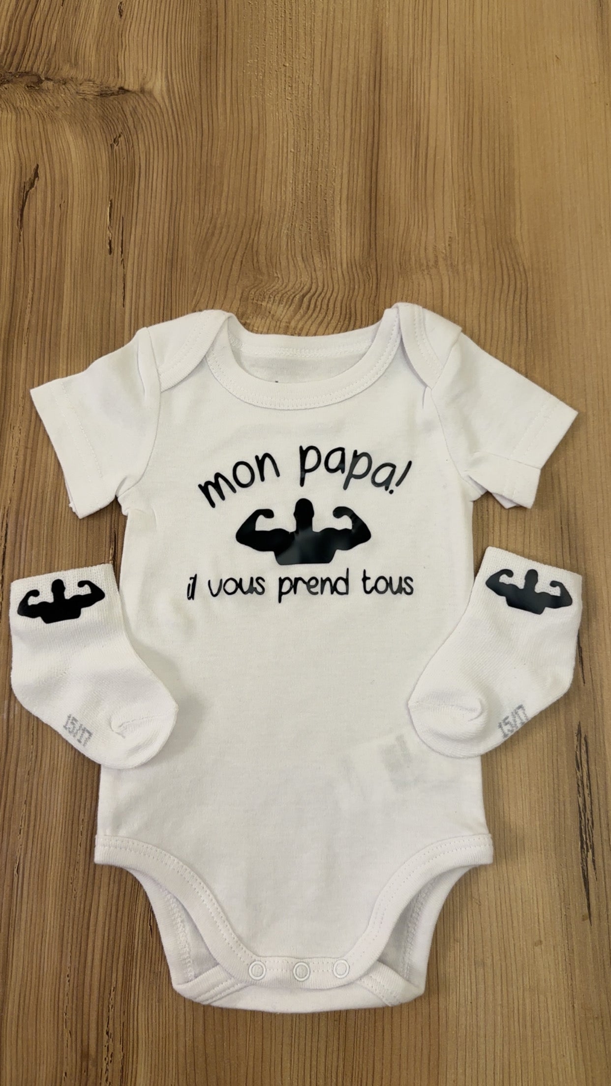 Body bébé “Mon papa il vous prend tous” + chaussettes assorties – Cadeau naissance original – Idée cadeau papa bébé