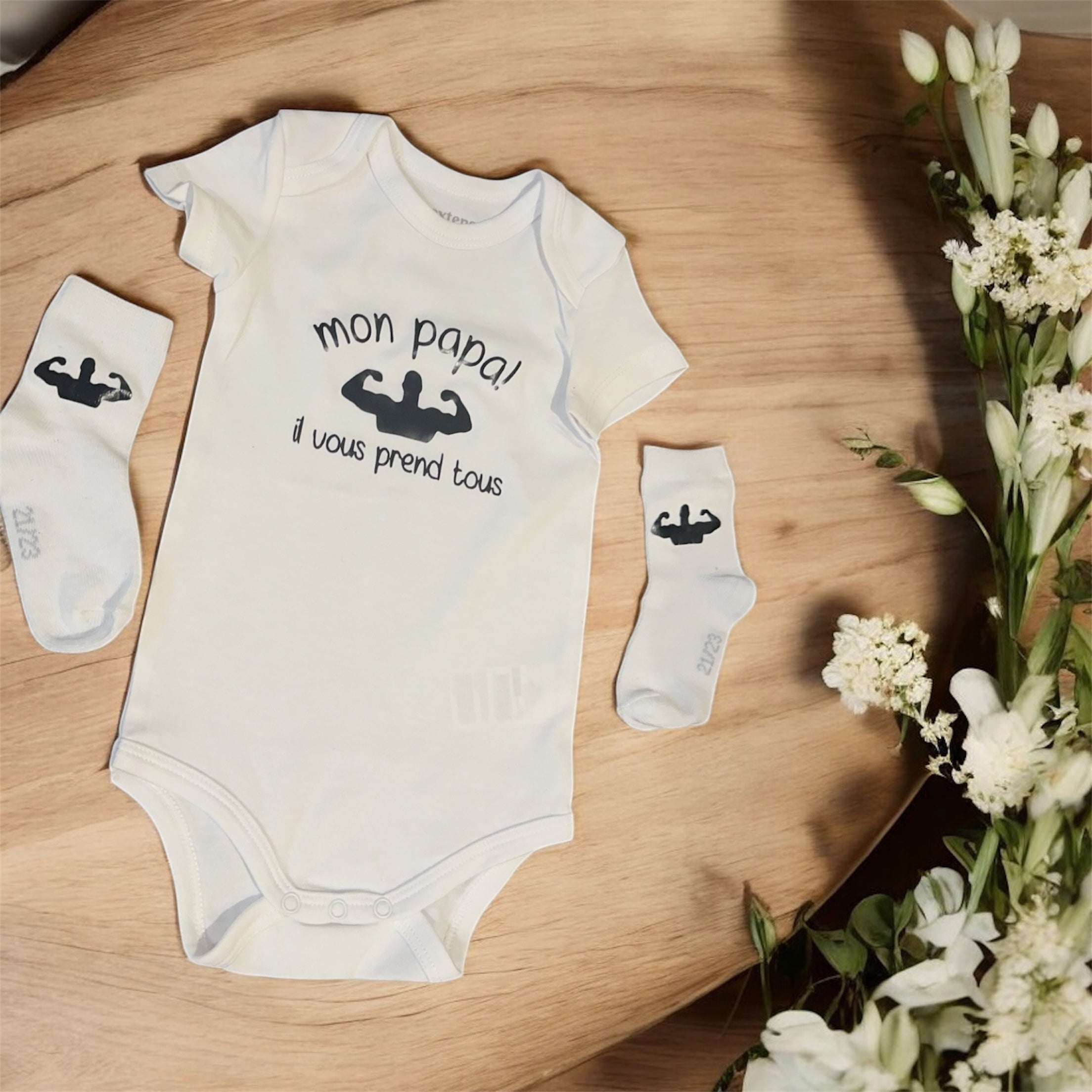 Body bébé “Mon papa il vous prend tous” + chaussettes assorties – Cadeau naissance original – Idée cadeau papa bébé