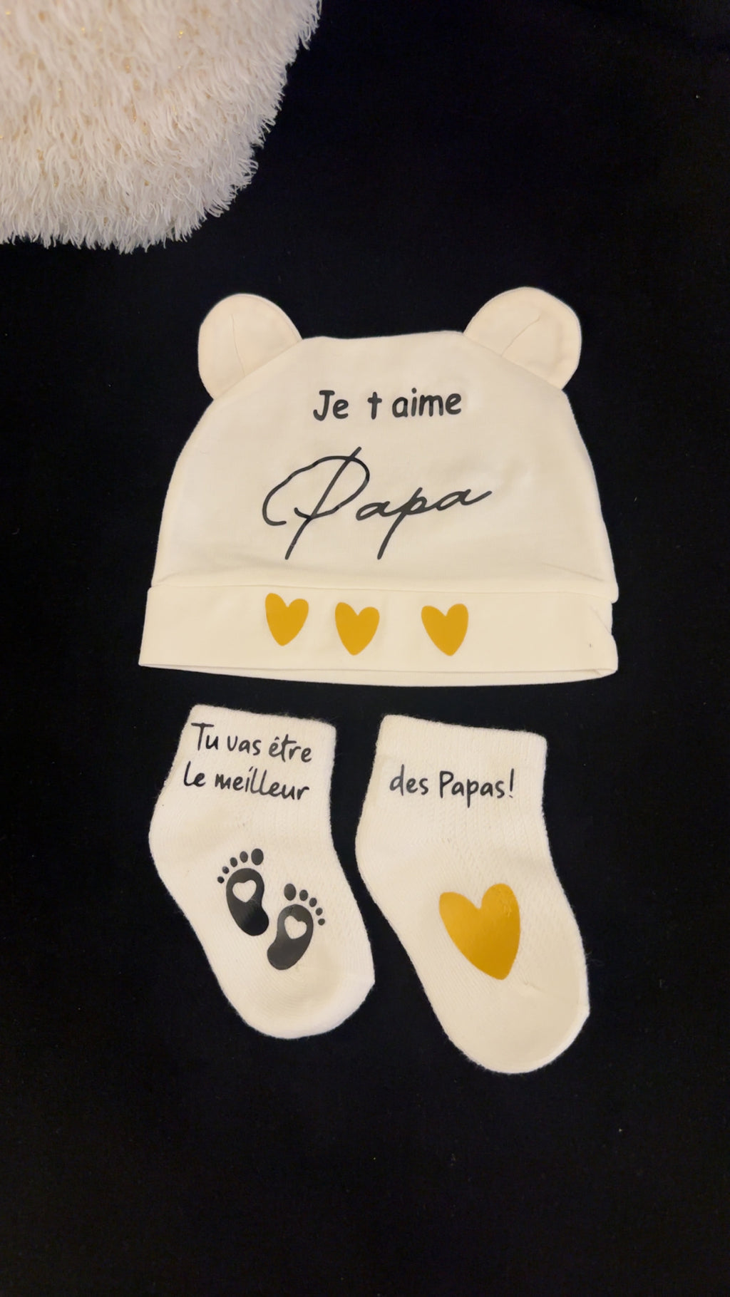 Ensemble naissance “Je t’aime Papa” – Bonnet et chaussettes bébé – Cadeau futur papa personnalisé
