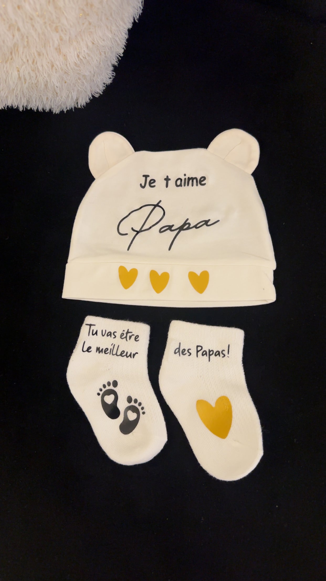 Ensemble naissance “Je t’aime Papa” – Bonnet et chaussettes bébé – Cadeau futur papa personnalisé