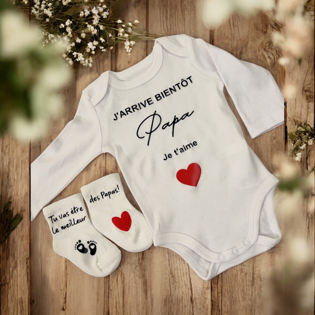 Annonce grossesse Papa – Body bébé + Chaussettes personnalisées | Cadeau futur papa | J’arrive bientôt Papa, je t’aime ❤️