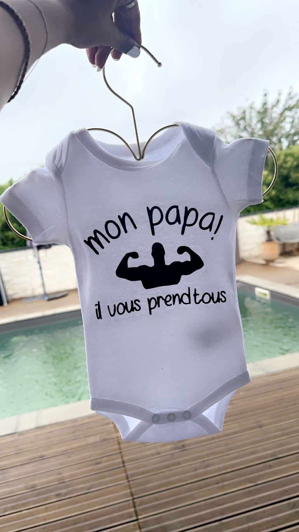 Body bébé “Mon papa il vous prend tous” – Cadeau humour original – Idée cadeau papa bébé