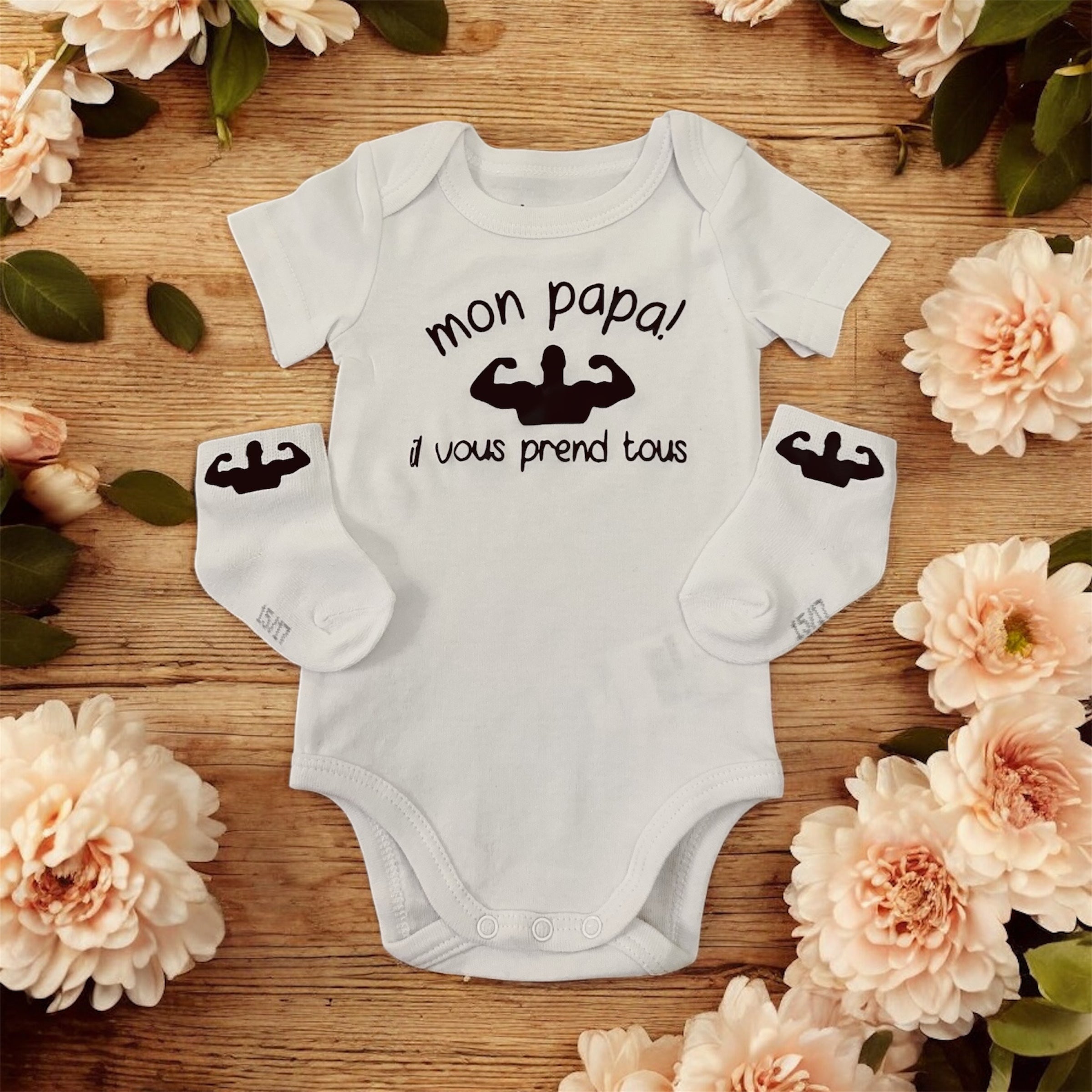 Body bébé “Mon papa il vous prend tous” + chaussettes assorties – Cadeau naissance original – Idée cadeau papa bébé