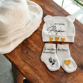 Ensemble naissance “Je t’aime Papa” – Bonnet et chaussettes bébé – Cadeau futur papa personnalisé