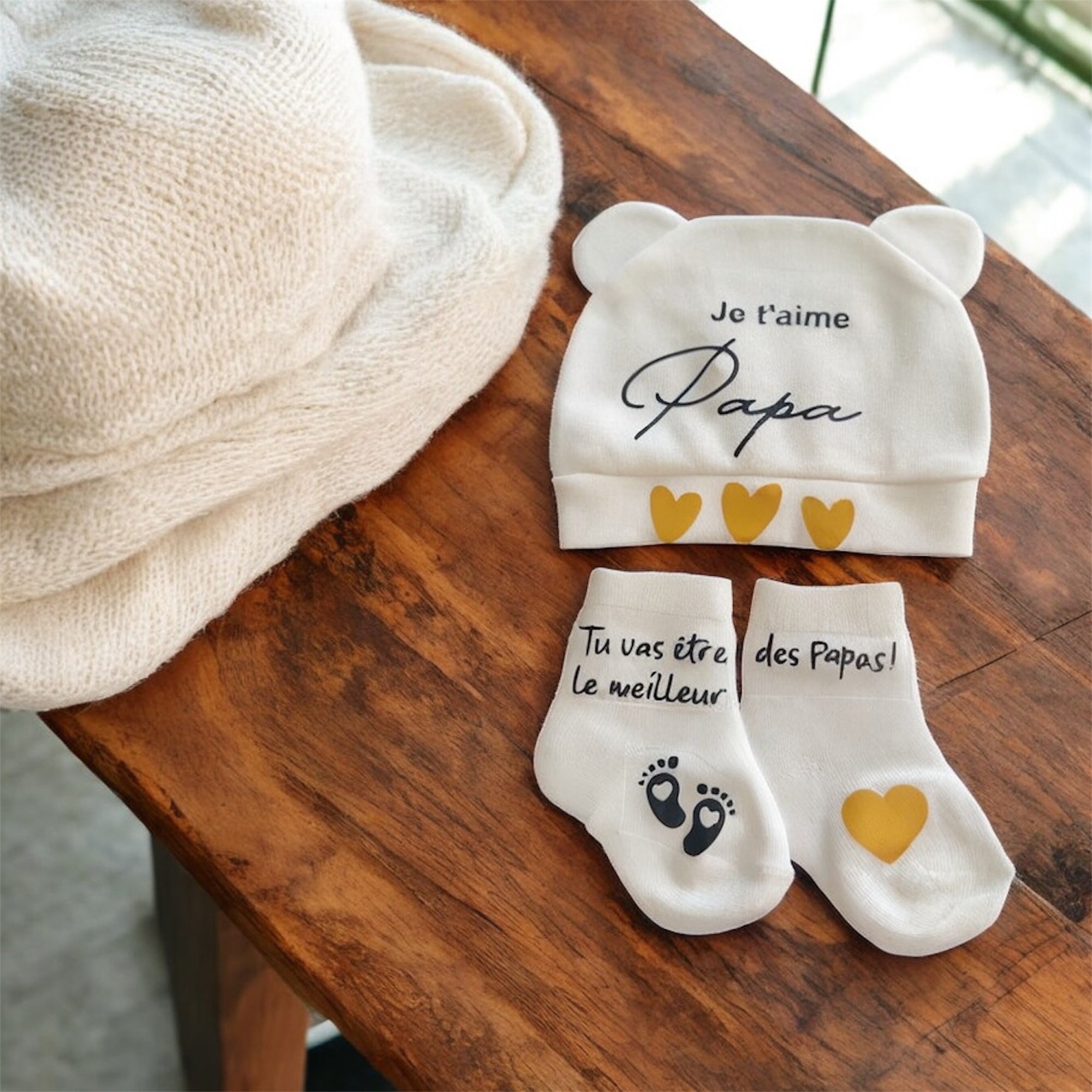 Ensemble naissance “Je t’aime Papa” – Bonnet et chaussettes bébé – Cadeau futur papa personnalisé