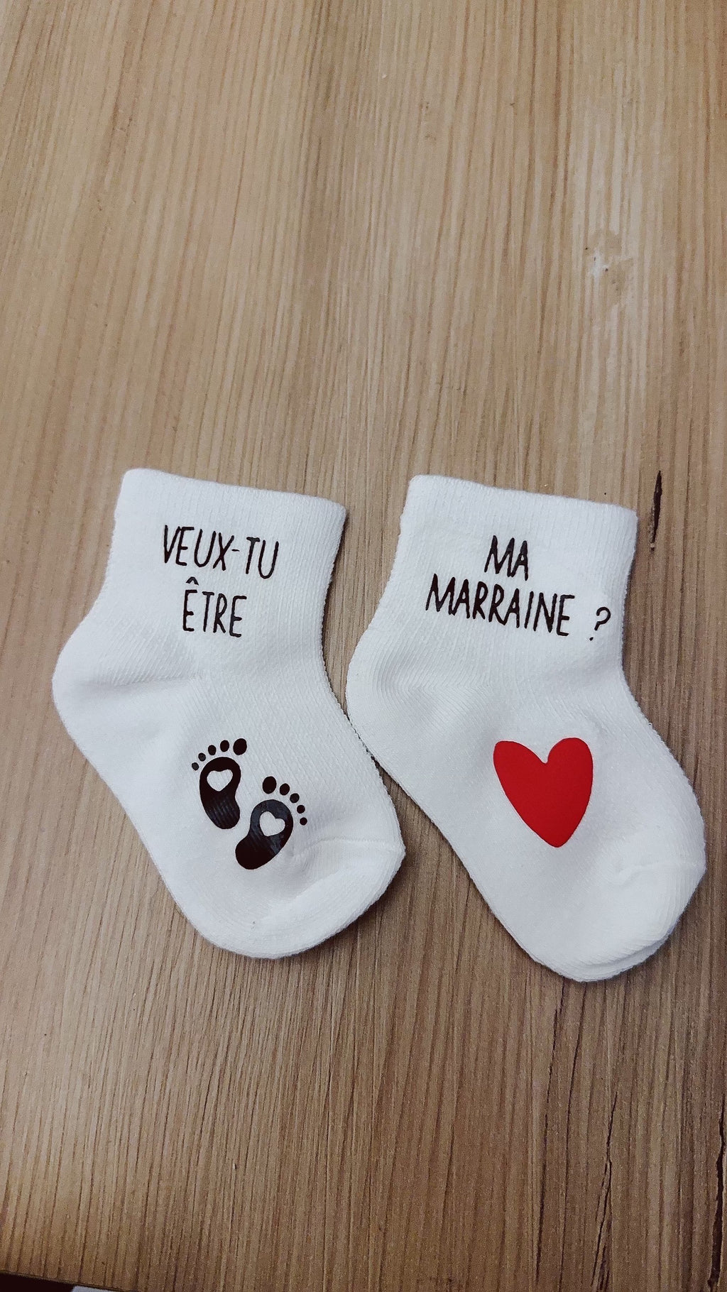 Chaussettes bébé personnalisées “Veux-tu être ma marraine ?” – Cadeau annonce marraine original
