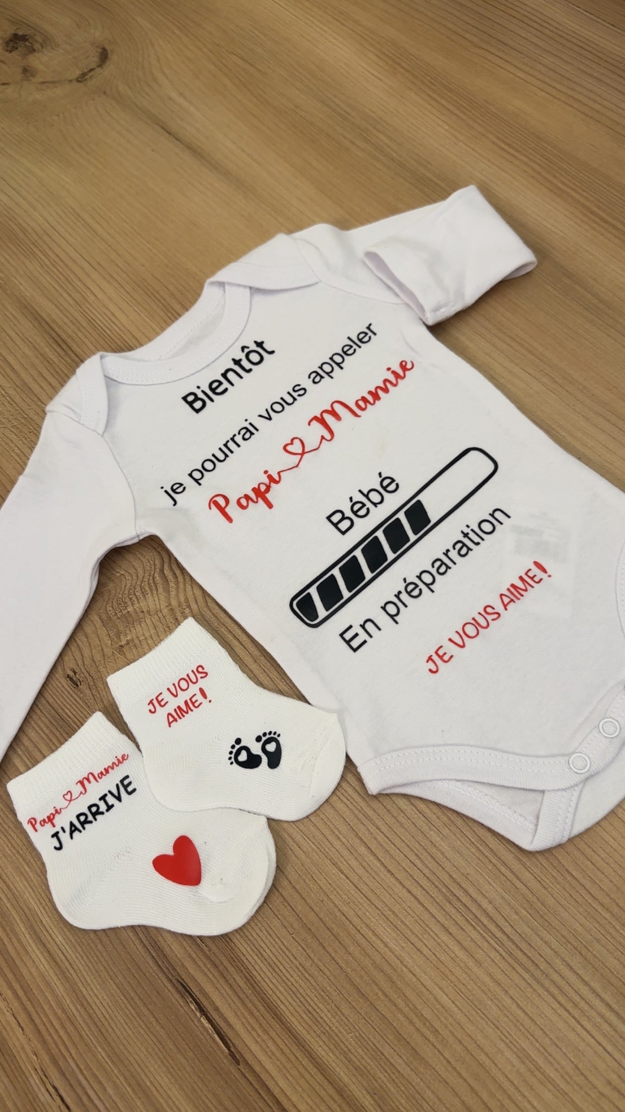 Body annonce grossesse “Papi & Mamie” + chaussettes assorties Cadeau futur grands-parents