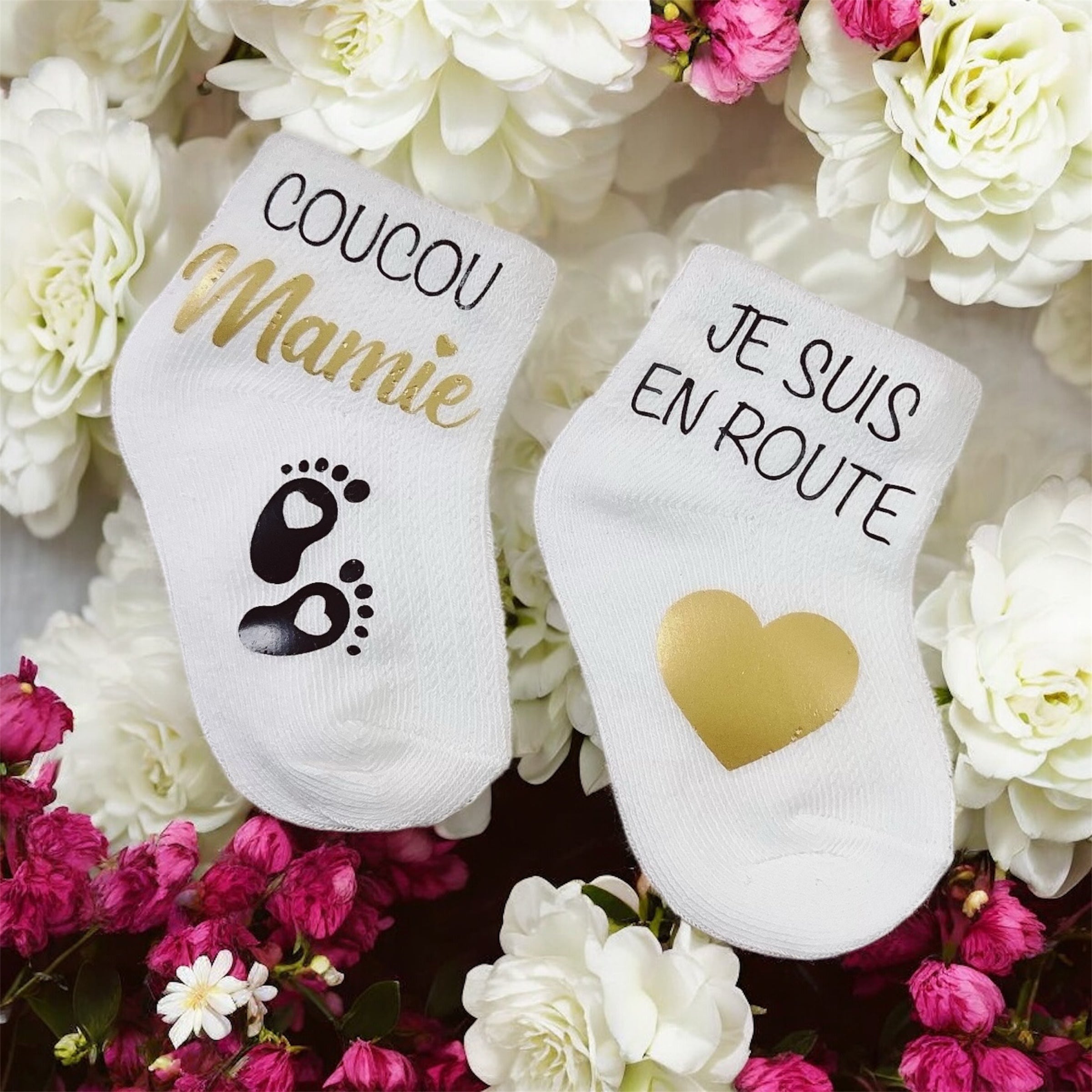 🧦 Chaussettes annonce grossesse – “Coucou Mamie, je suis en route 💛” | Cadeau futur grand-parent original