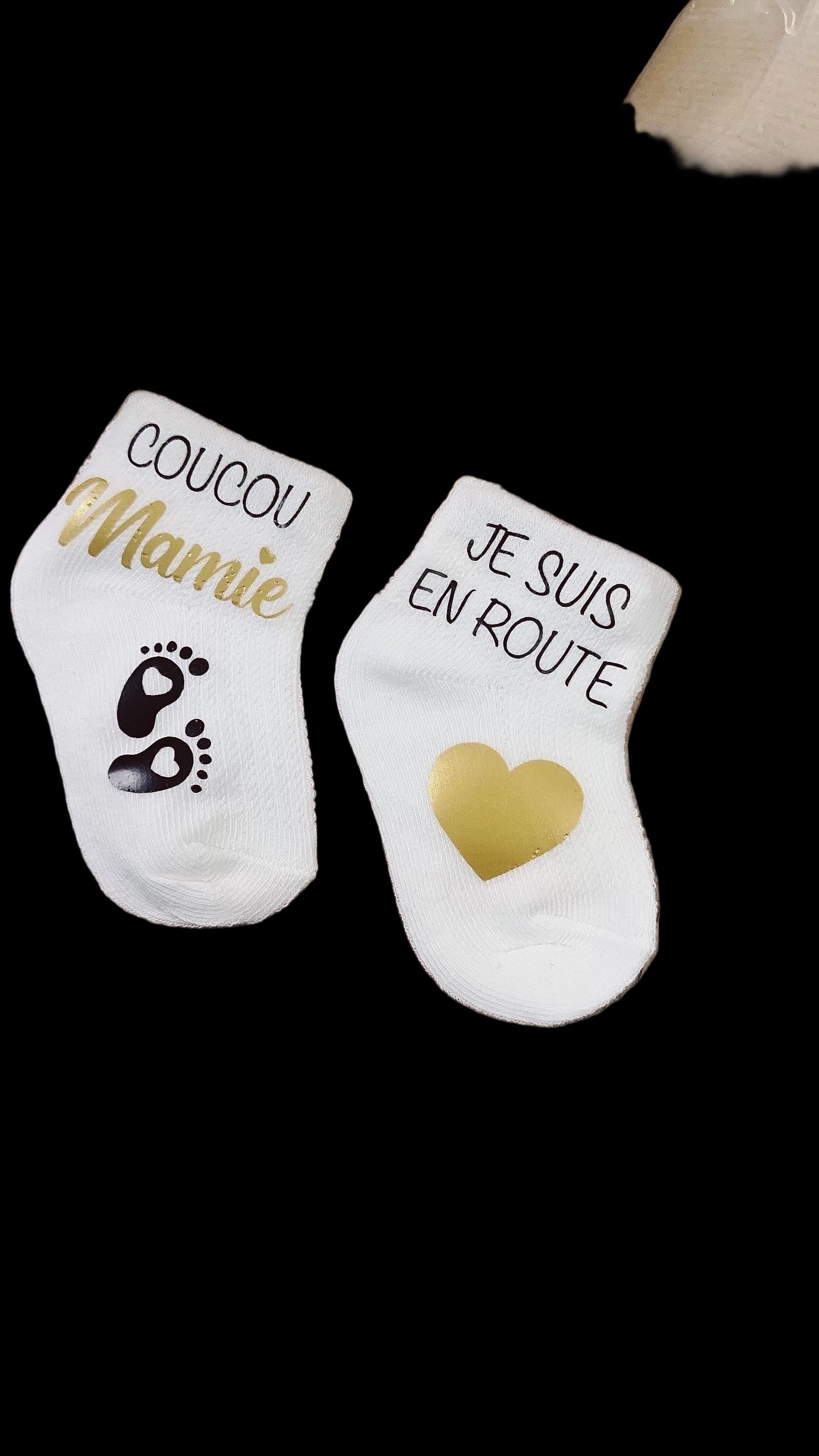 🧦 Chaussettes annonce grossesse – “Coucou Mamie, je suis en route 💛” | Cadeau futur grand-parent original