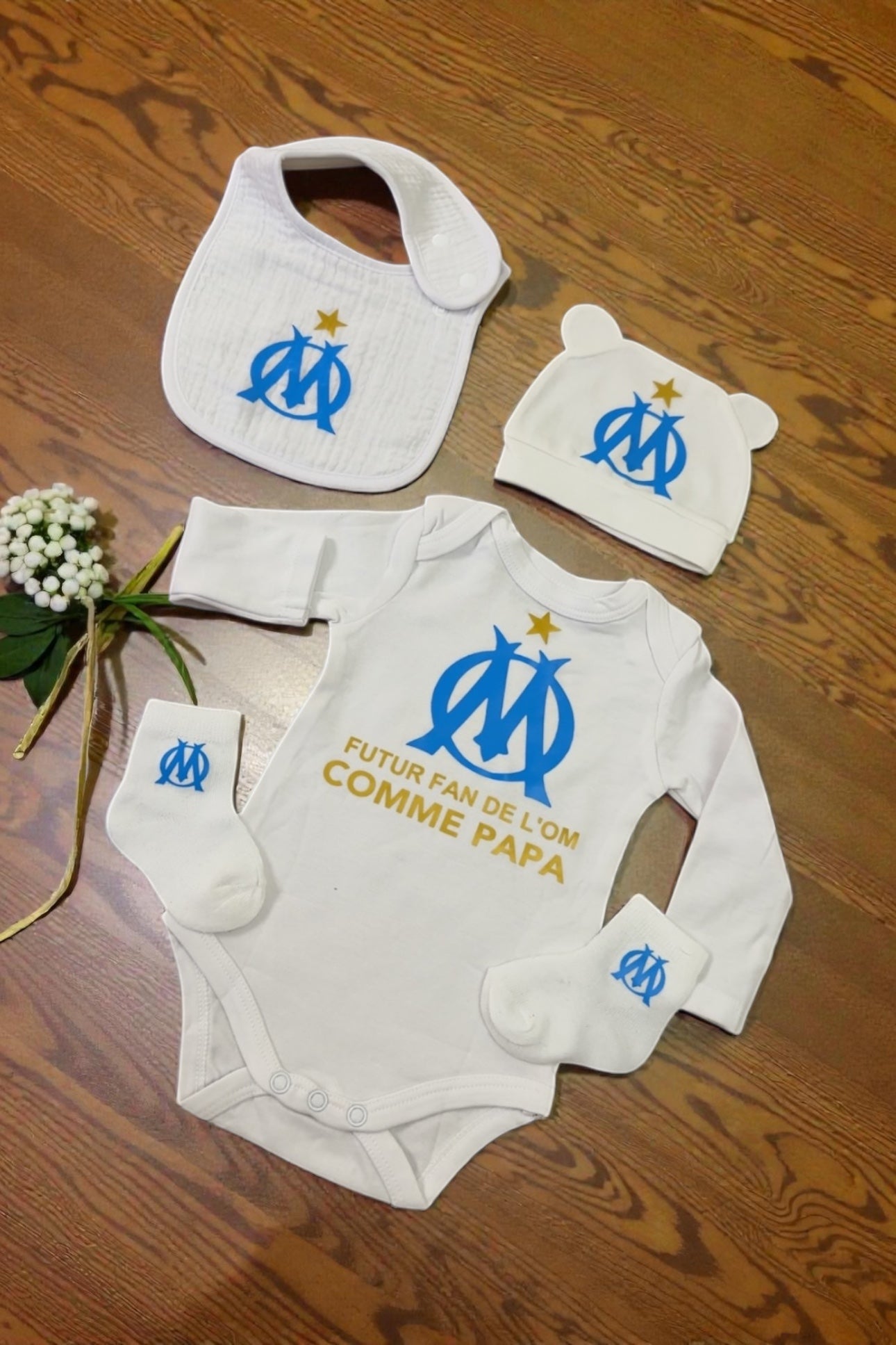 Ensemble bébé fan de football – Pack naissance supporter comme papa – Body bavoir bonnet chaussettes  Cadeau papa
