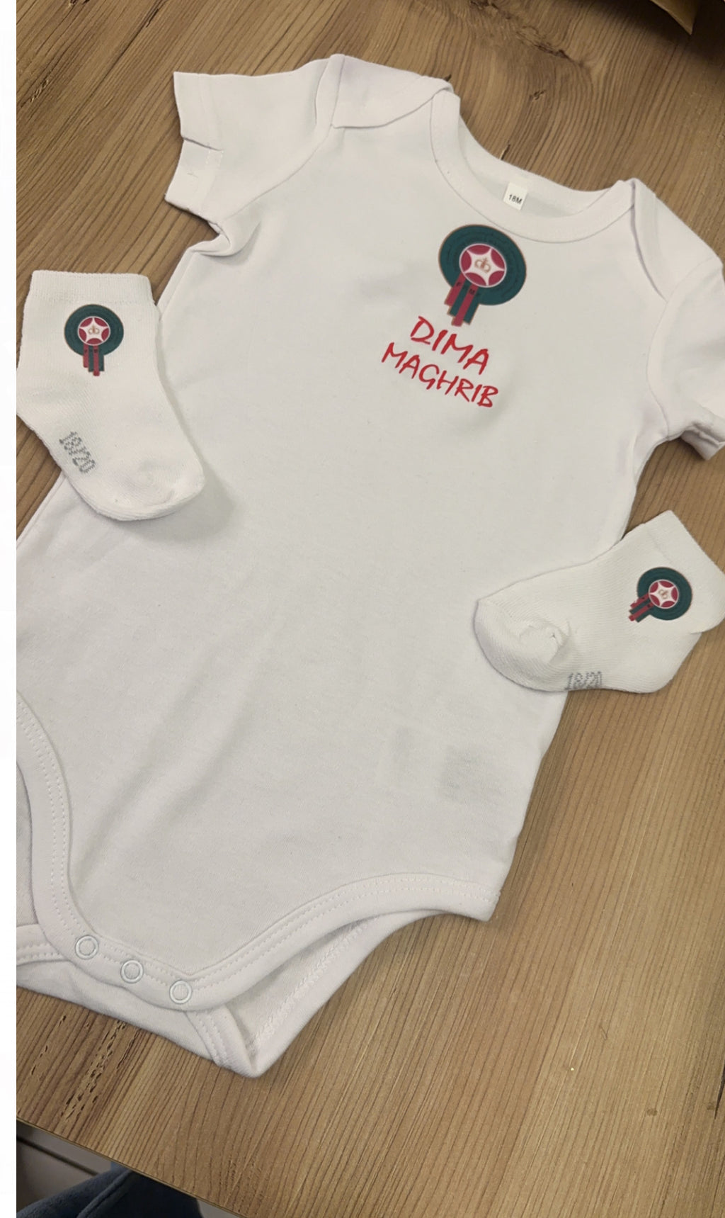 Morocco Baby Outfit 🇲🇦 – Dima Maghrib Baby Bodysuit & Socks – Moroccan Baby Gift – Football Fan Baby Clothes