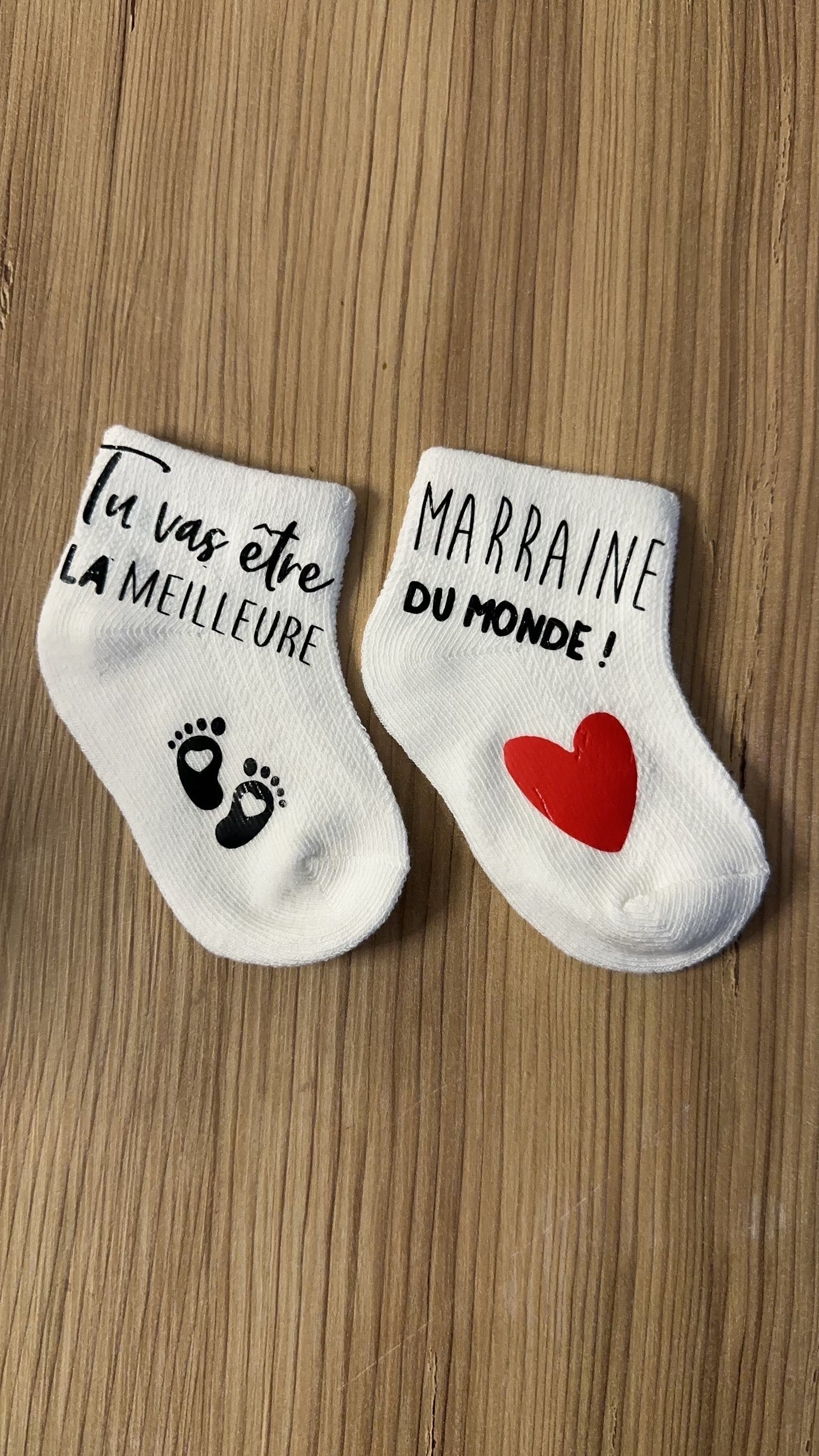 Chaussettes bébé “Tu vas être la meilleure marraine du monde !” – Annonce marraine originale – Cadeau grossesse ou baptême