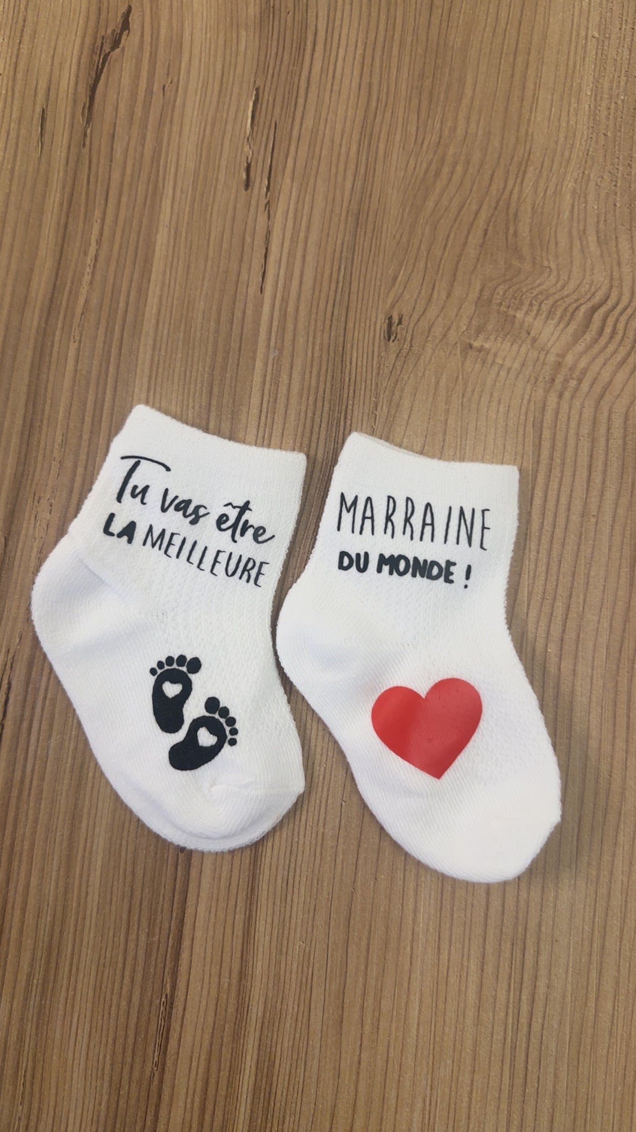 Chaussettes bébé “Tu vas être la meilleure marraine du monde !” – Annonce marraine originale – Cadeau grossesse ou baptême