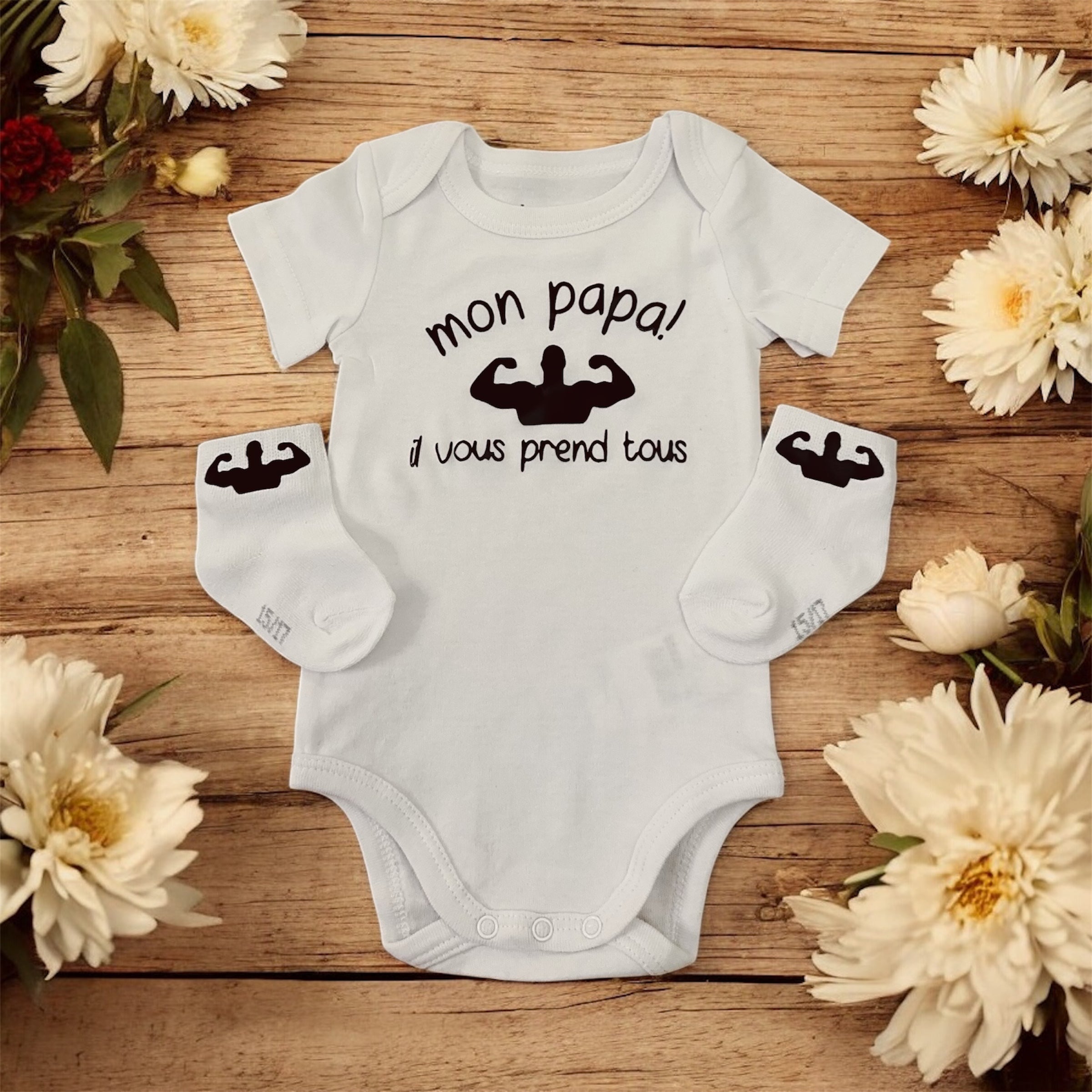 Body bébé “Mon papa il vous prend tous” + chaussettes assorties – Cadeau naissance original – Idée cadeau papa bébé