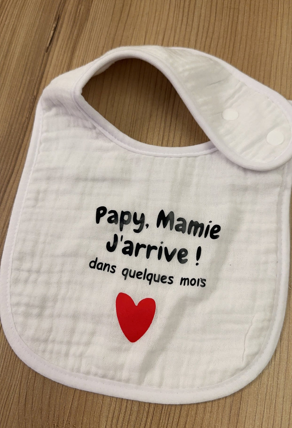 🍼 Bavoir annonce grossesse “Papy, Mamie j’arrive dans quelques mois” ❤️ – Cadeau futur grands-parents original
