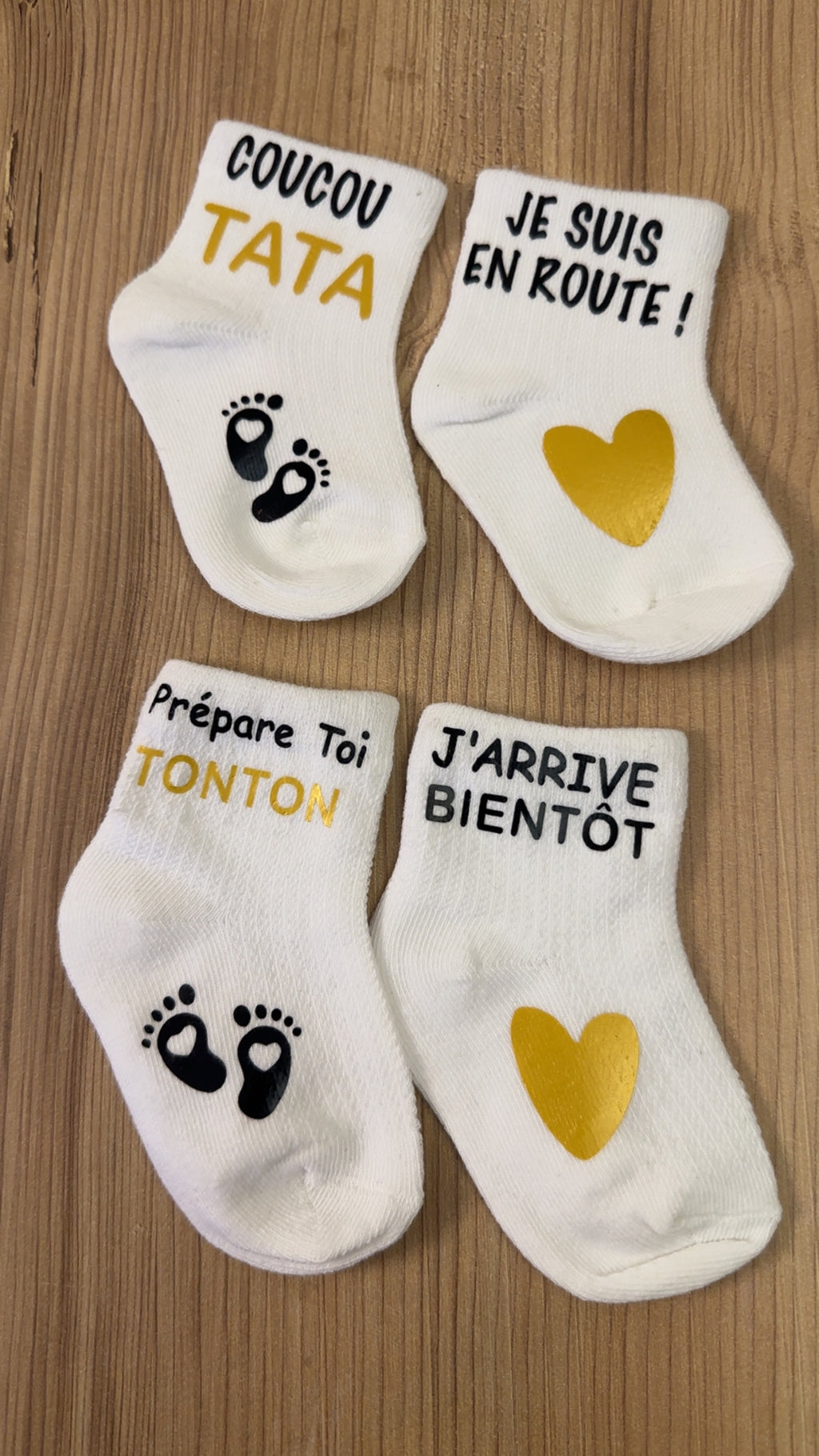 🍼 Lot de 2 paires de chaussettes annonce grossesse  futur tonton et tata – “coucou Tata je suis en route / prépare toi Tonton j’arrive bientôt ” – Cadeau révélation original 💛