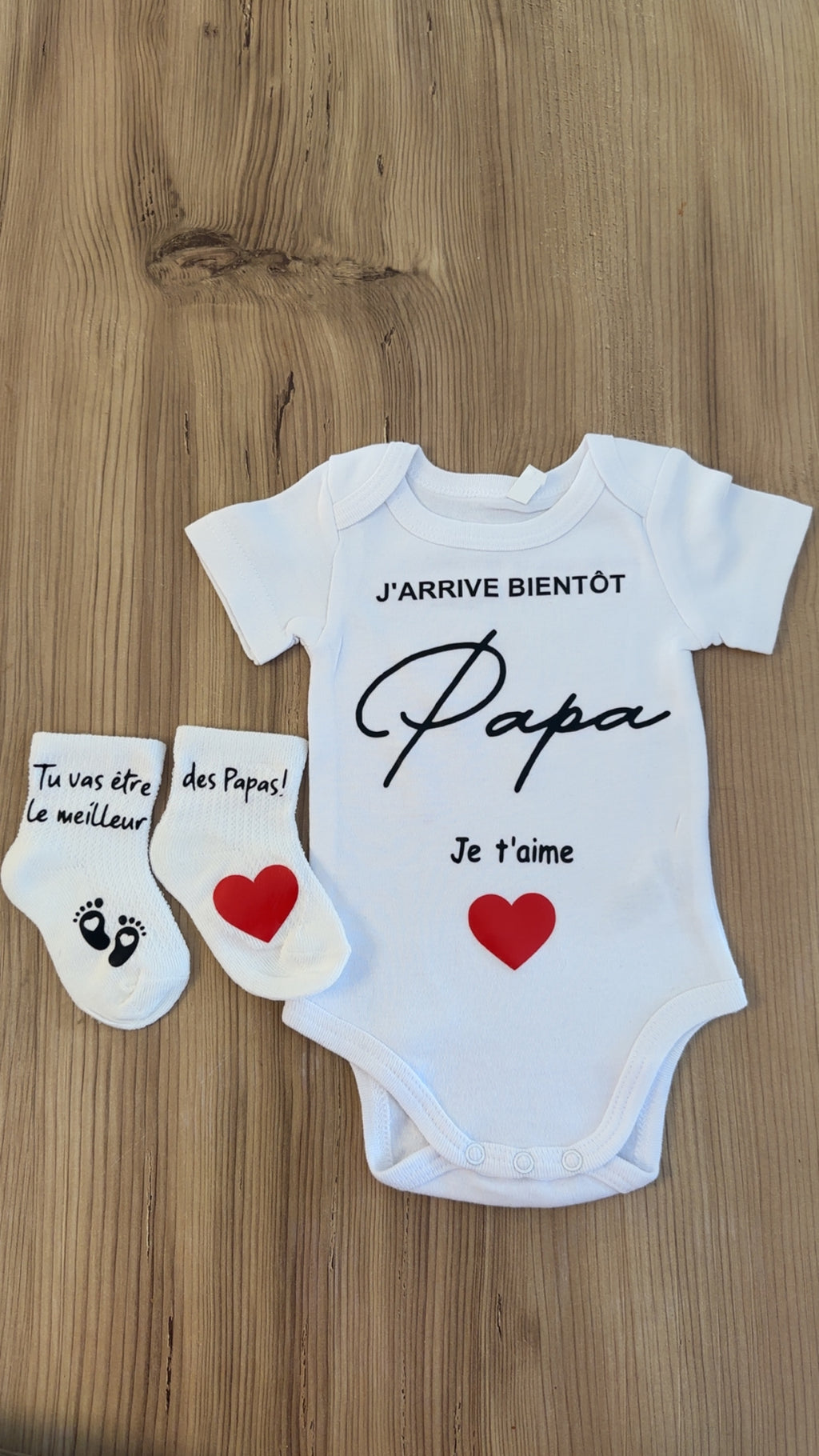 Annonce grossesse Papa – Body bébé + Chaussettes personnalisées | Cadeau futur papa | J’arrive bientôt Papa, je t’aime ❤️