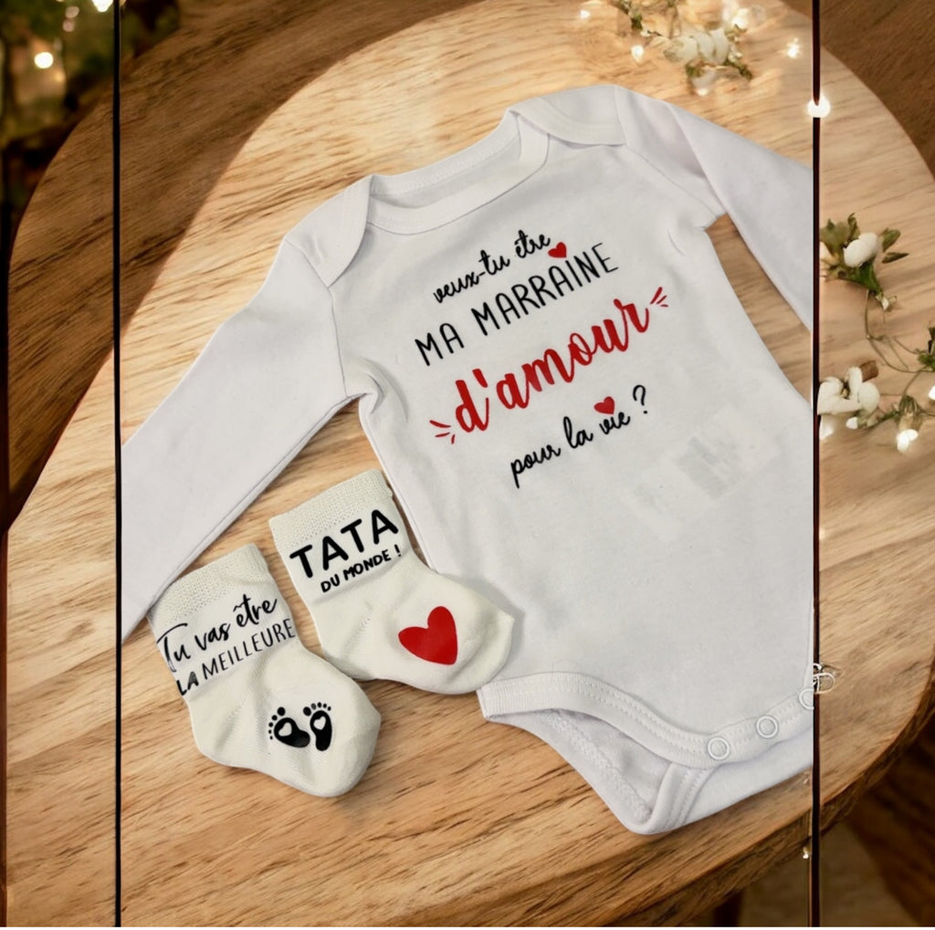 Ensemble bébé “Veux-tu être ma marraine d’amour pour la vie ?” – Body à message et chaussettes assorties | Cadeau annonce grossesse demande tata marraine original