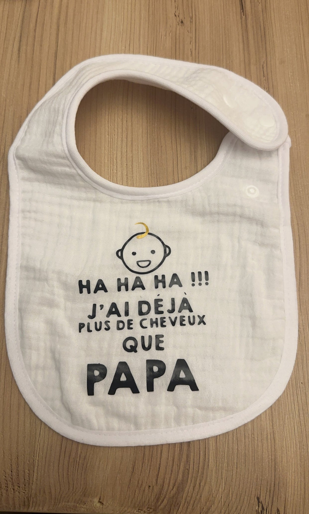 🍼 Bavoir humoristique bébé – “Ha ha ha !!! J’ai déjà plus de cheveux que Papa” 😂 | Cadeau naissance original