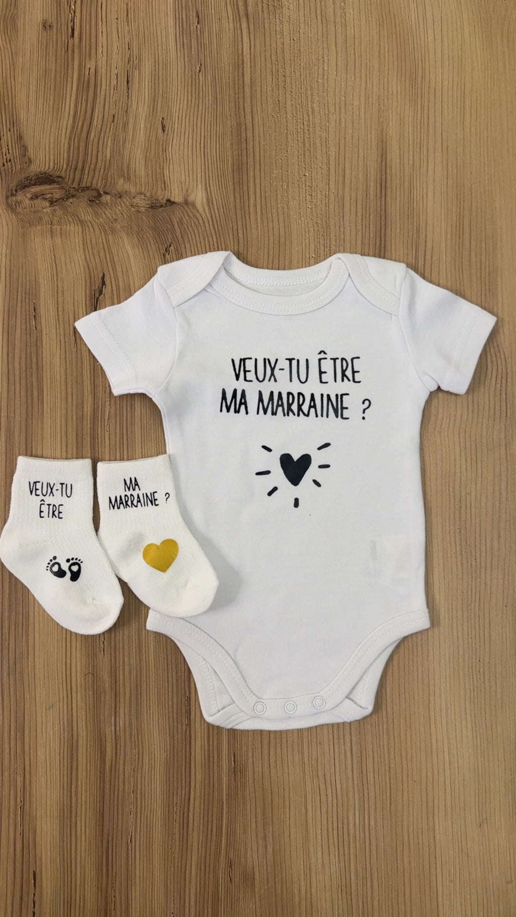 Ensemble bébé bodie et chaussette “Veux-tu être ma marraine ?” – Body à message et chaussettes assorties | Cadeau annonce grossesse demande marraine annonce grooriginal