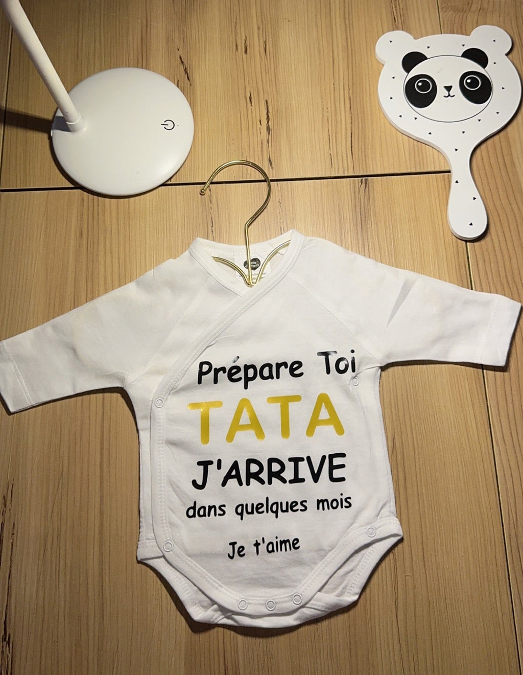 💛 Body annonce grossesse « Prépare-toi Tata » – Cadeau original pour future tante – Body bébé message surprise