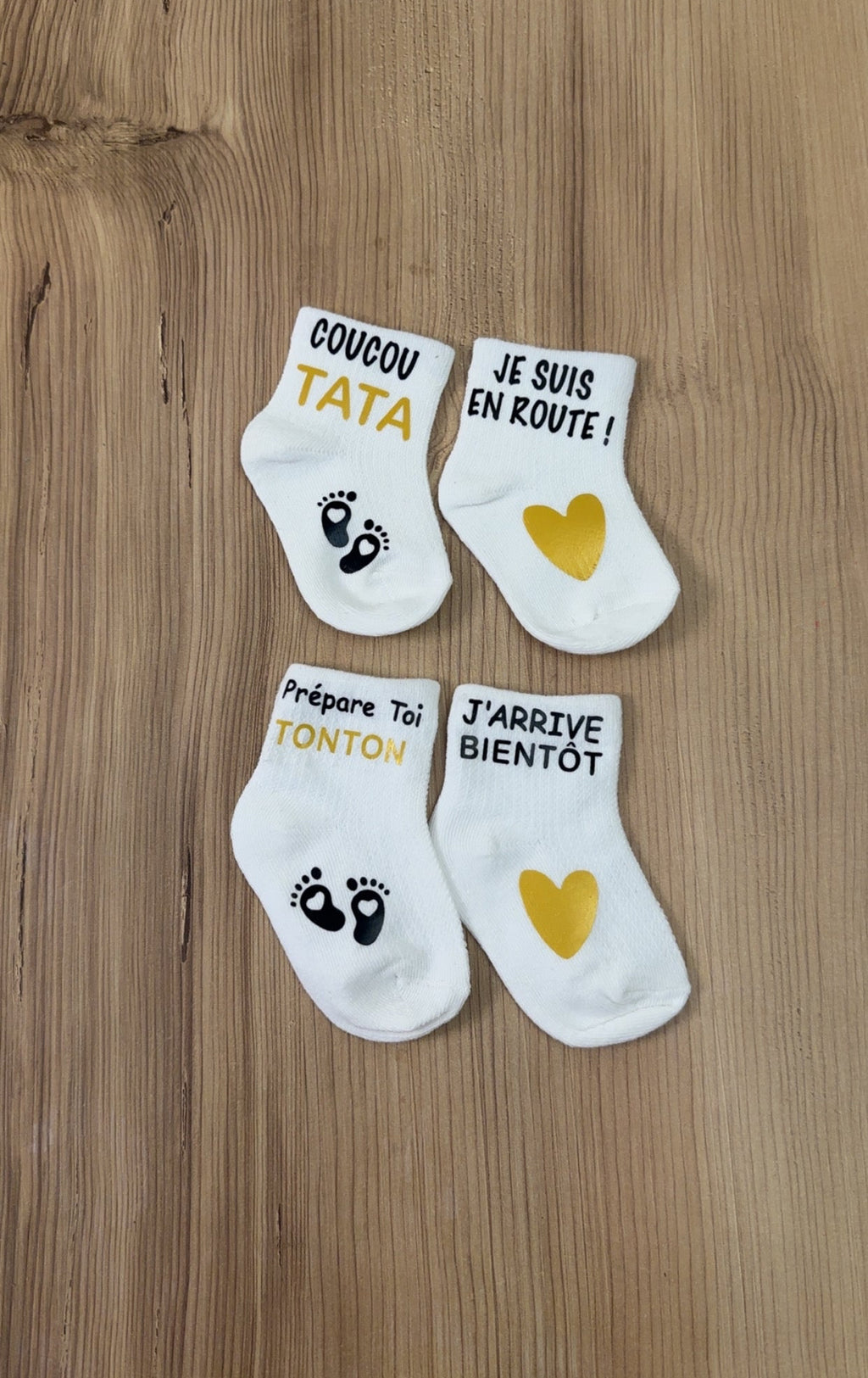 🍼 Lot de 2 paires de chaussettes annonce grossesse  futur tonton et tata – “coucou Tata je suis en route / prépare toi Tonton j’arrive bientôt ” – Cadeau révélation original 💛