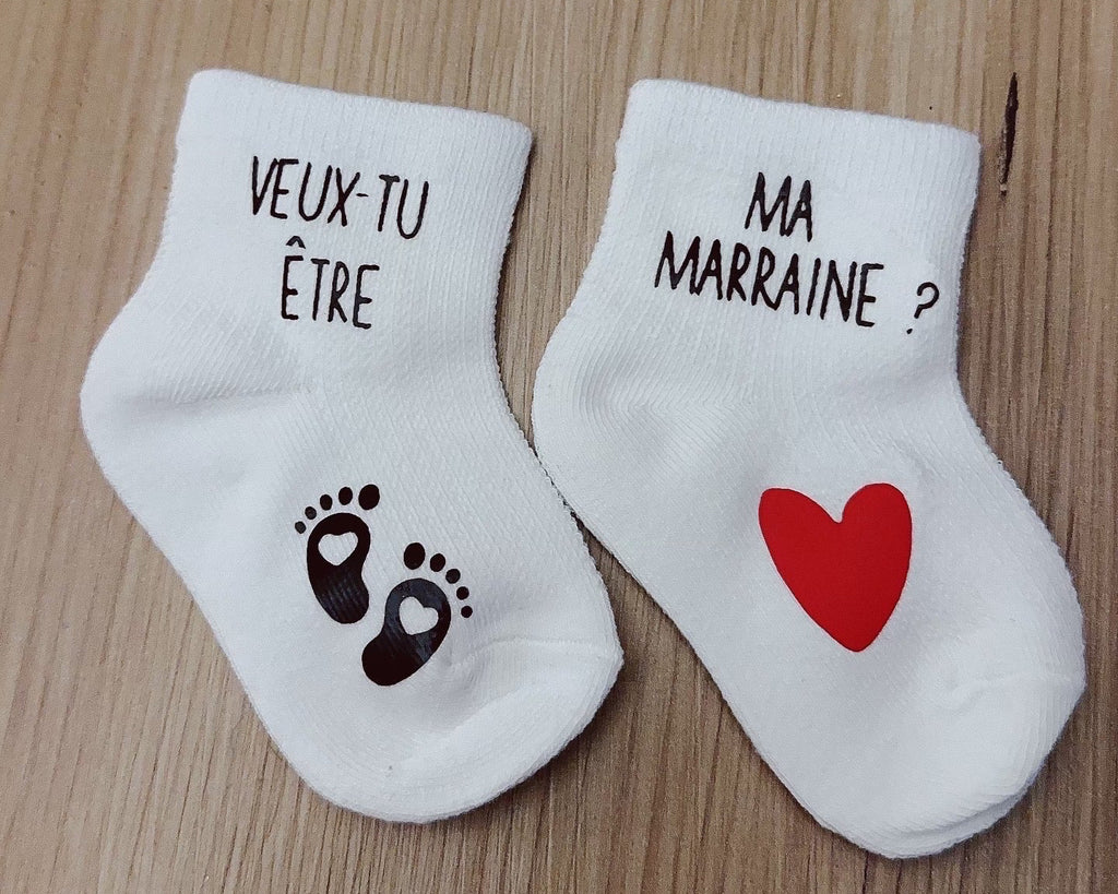 Chaussettes bébé personnalisées “Veux-tu être ma marraine ?” – Cadeau annonce marraine original