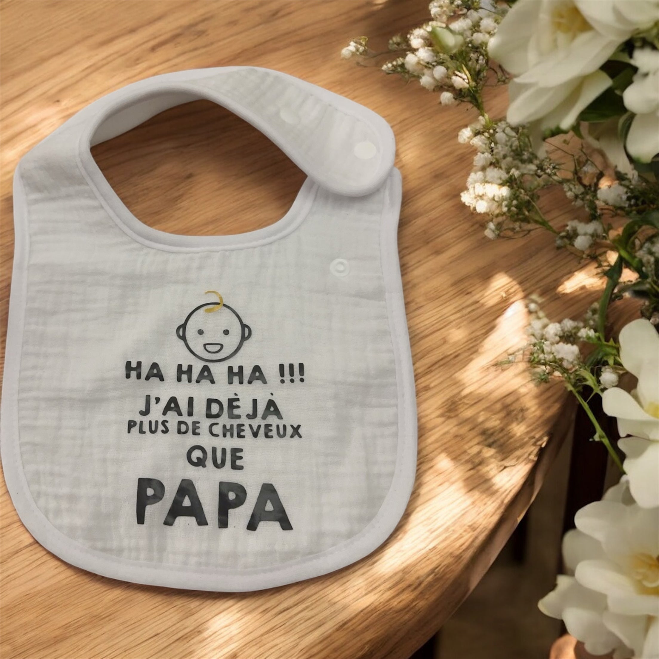 🍼 Bavoir humoristique bébé – “Ha ha ha !!! J’ai déjà plus de cheveux que Papa” 😂 | Cadeau naissance original