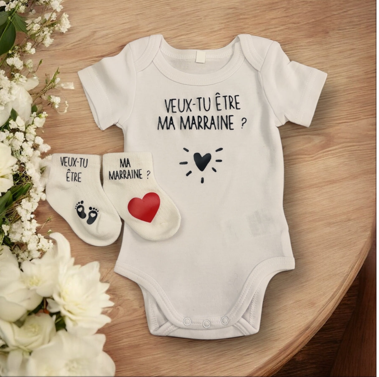Ensemble bébé “Veux-tu être ma marraine ?” – Body à message et chaussettes assorties | Cadeau annonce grossesse demande marraine annonce grooriginal